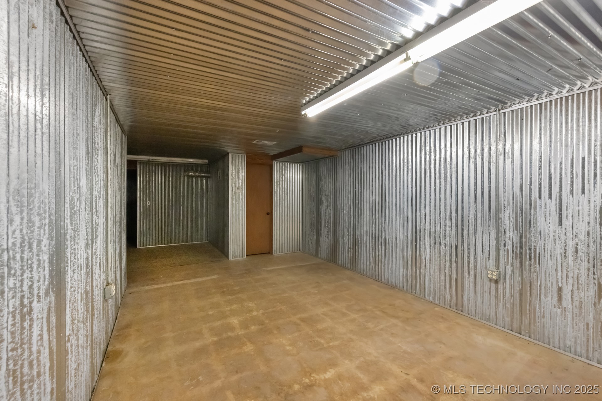 605 Ne Lincoln Road Property Photo 9