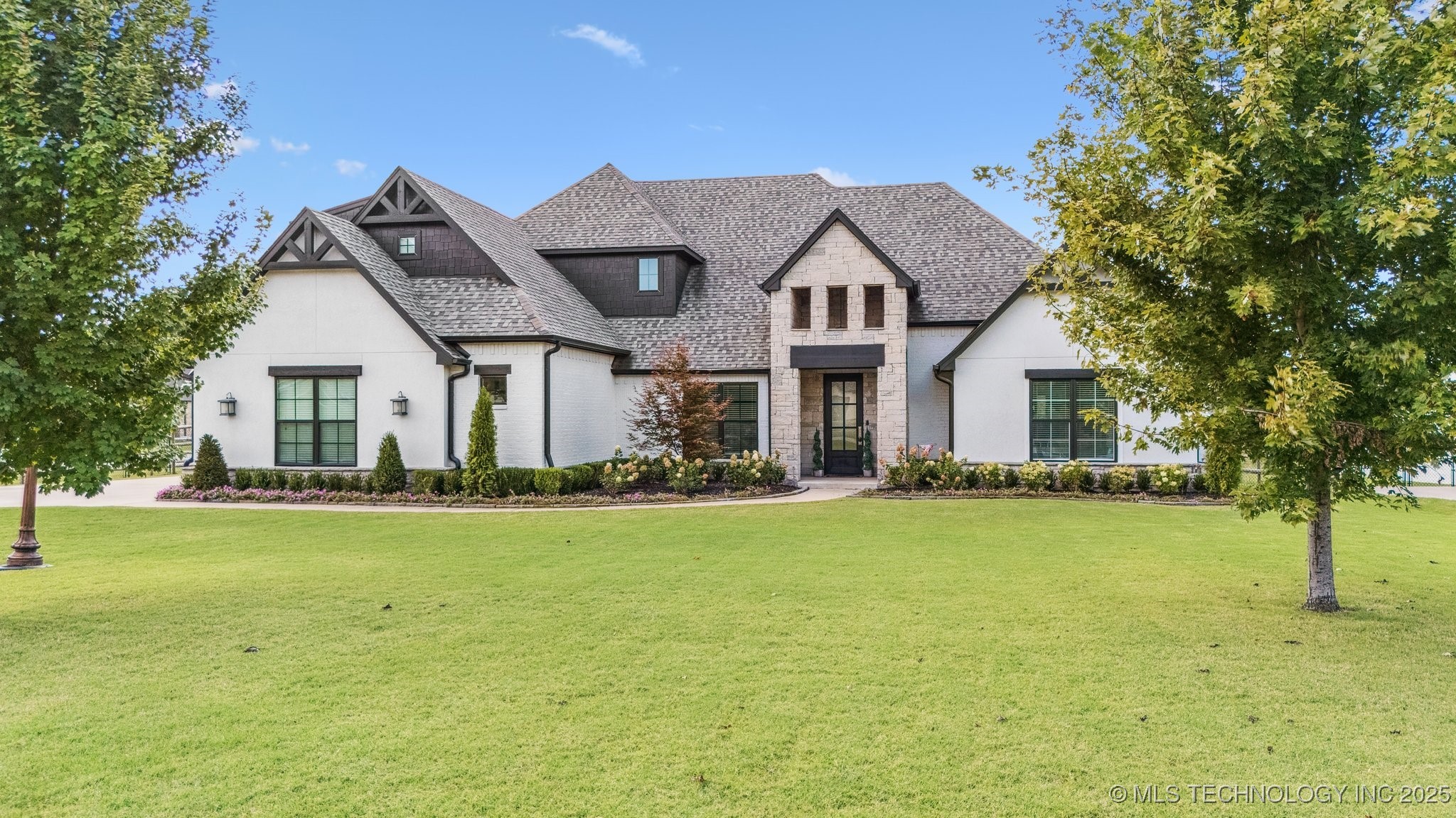 19236 E Twin Creeks Drive Property Photo 2