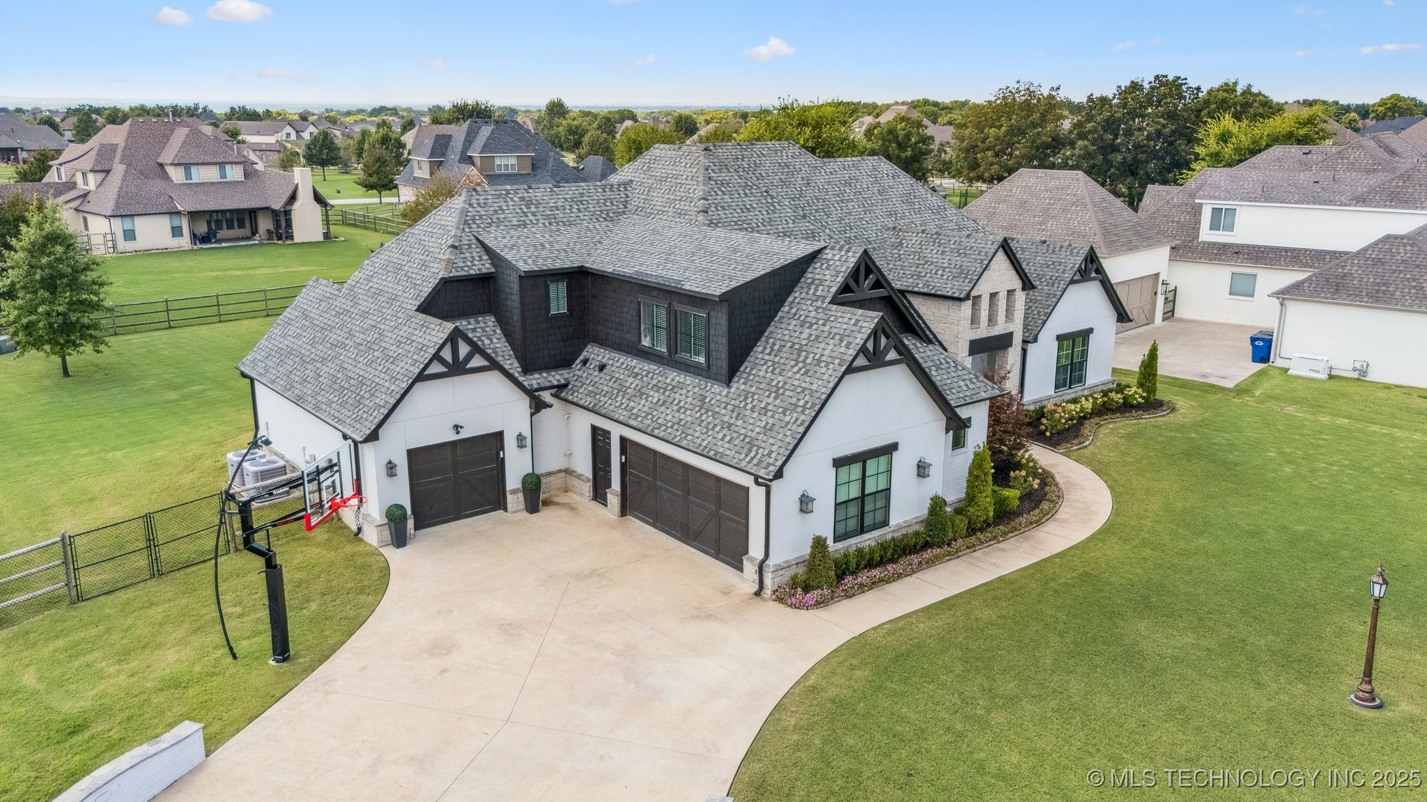 19236 E Twin Creeks Drive Property Photo 3