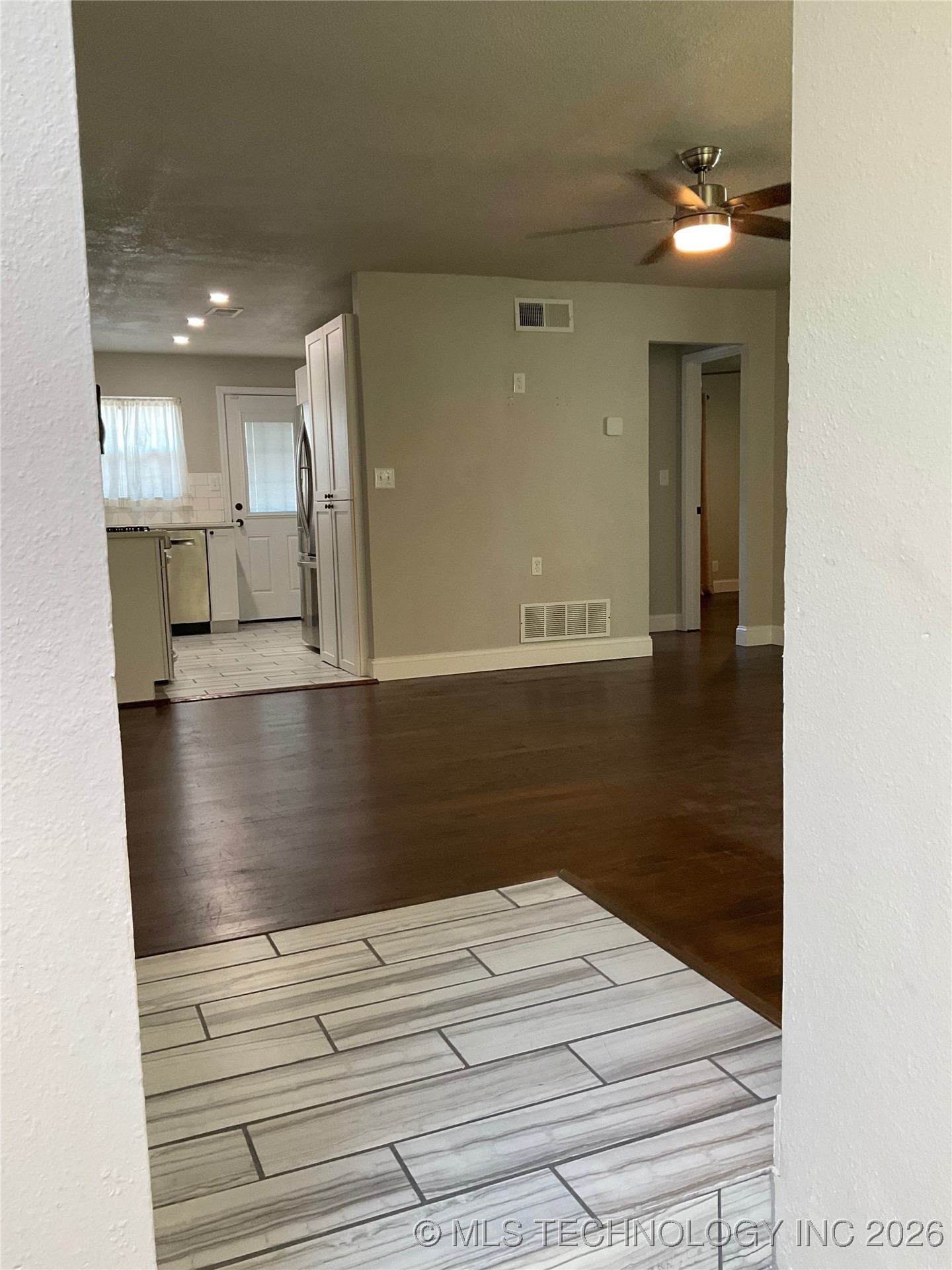 1412 E 38th Street D Property Photo 4