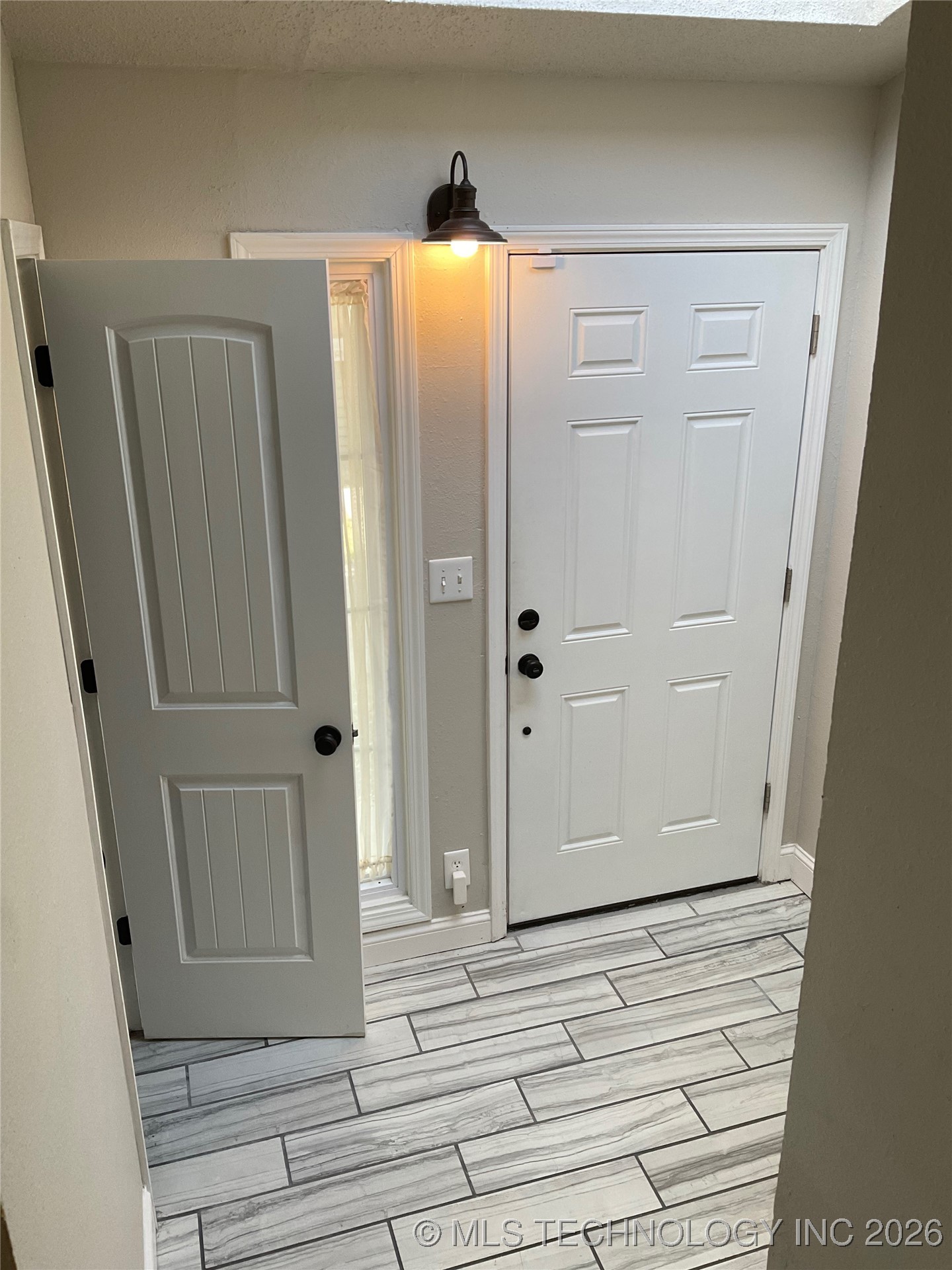 1412 E 38th Street D Property Photo 8