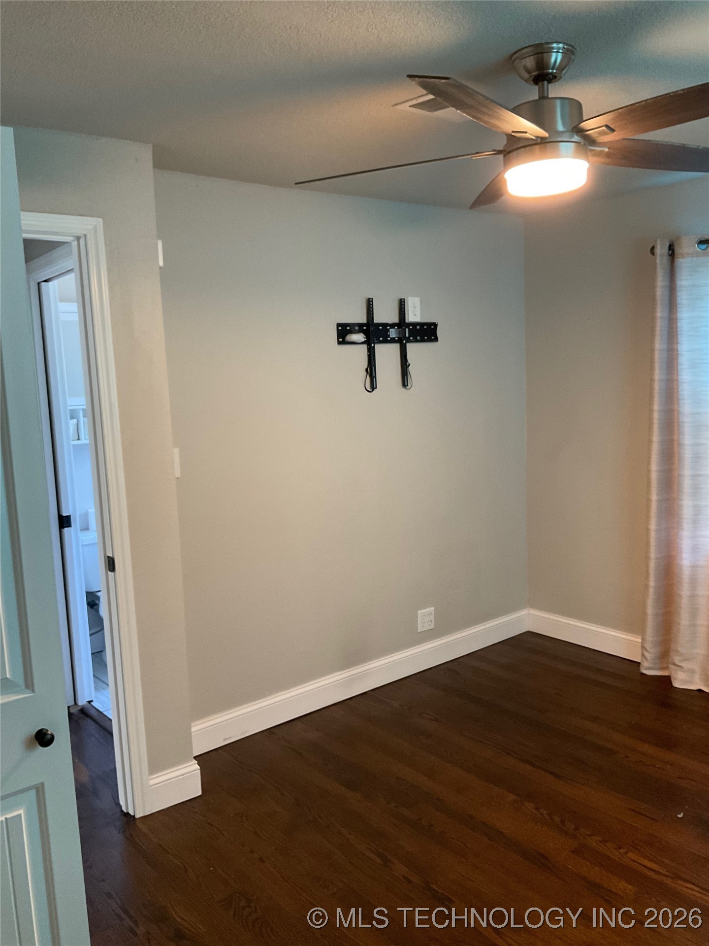 1412 E 38th Street D Property Photo 14