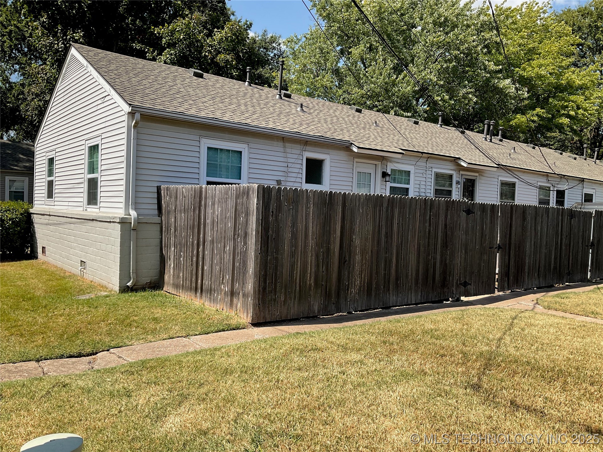 1412 E 38th Street D Property Photo 23