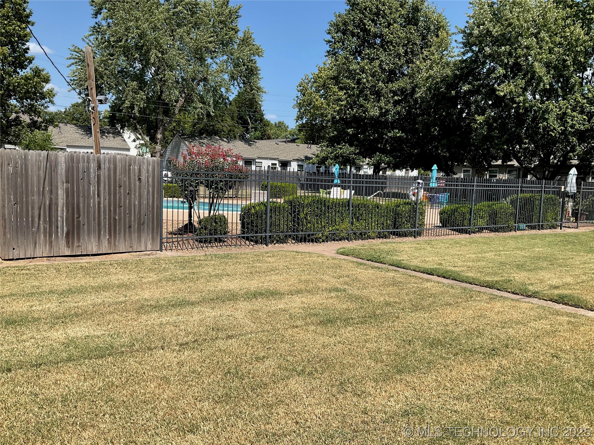 1412 E 38th Street D Property Photo 24