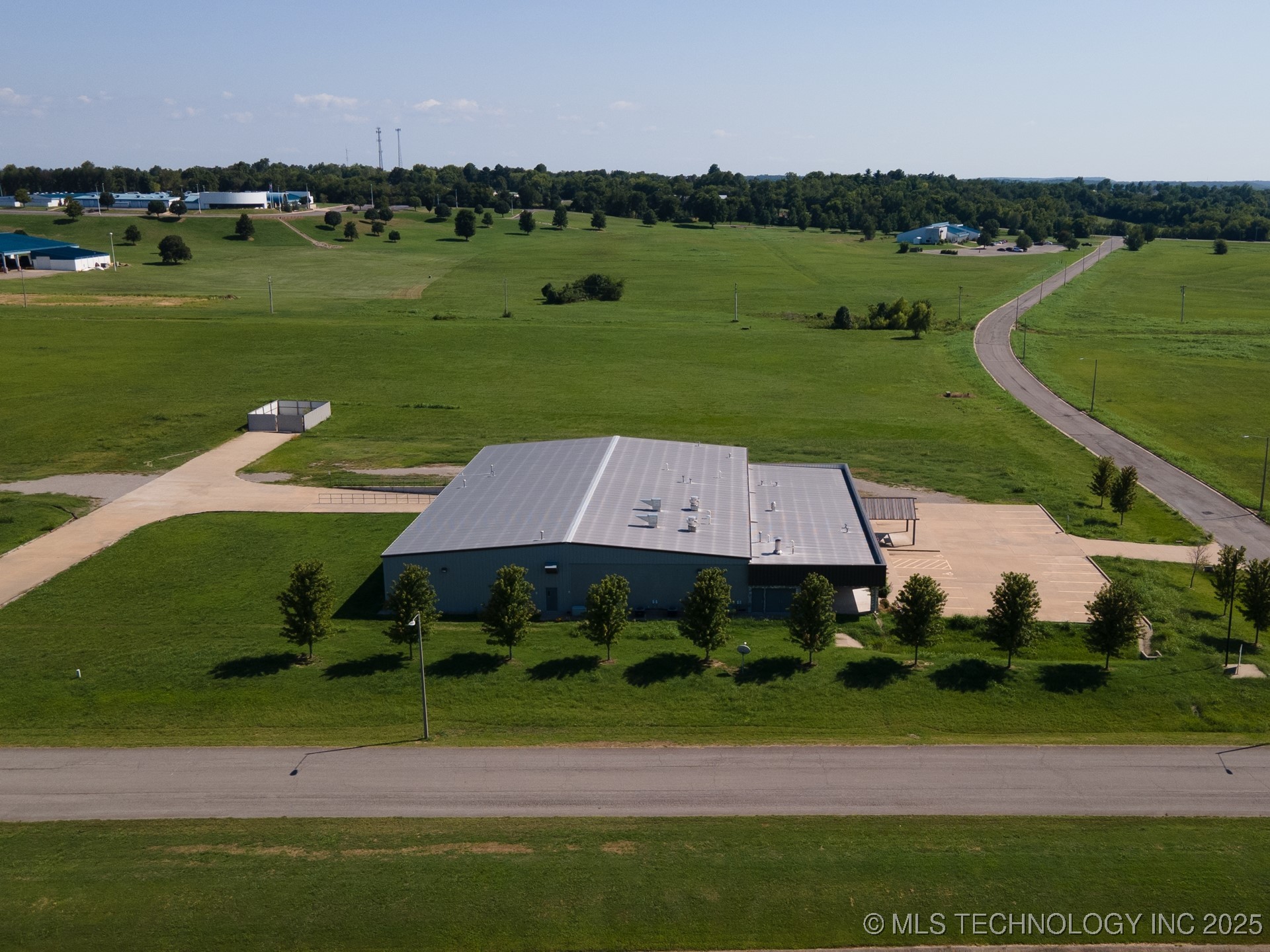 501 Airport Parkway Property Photo 11