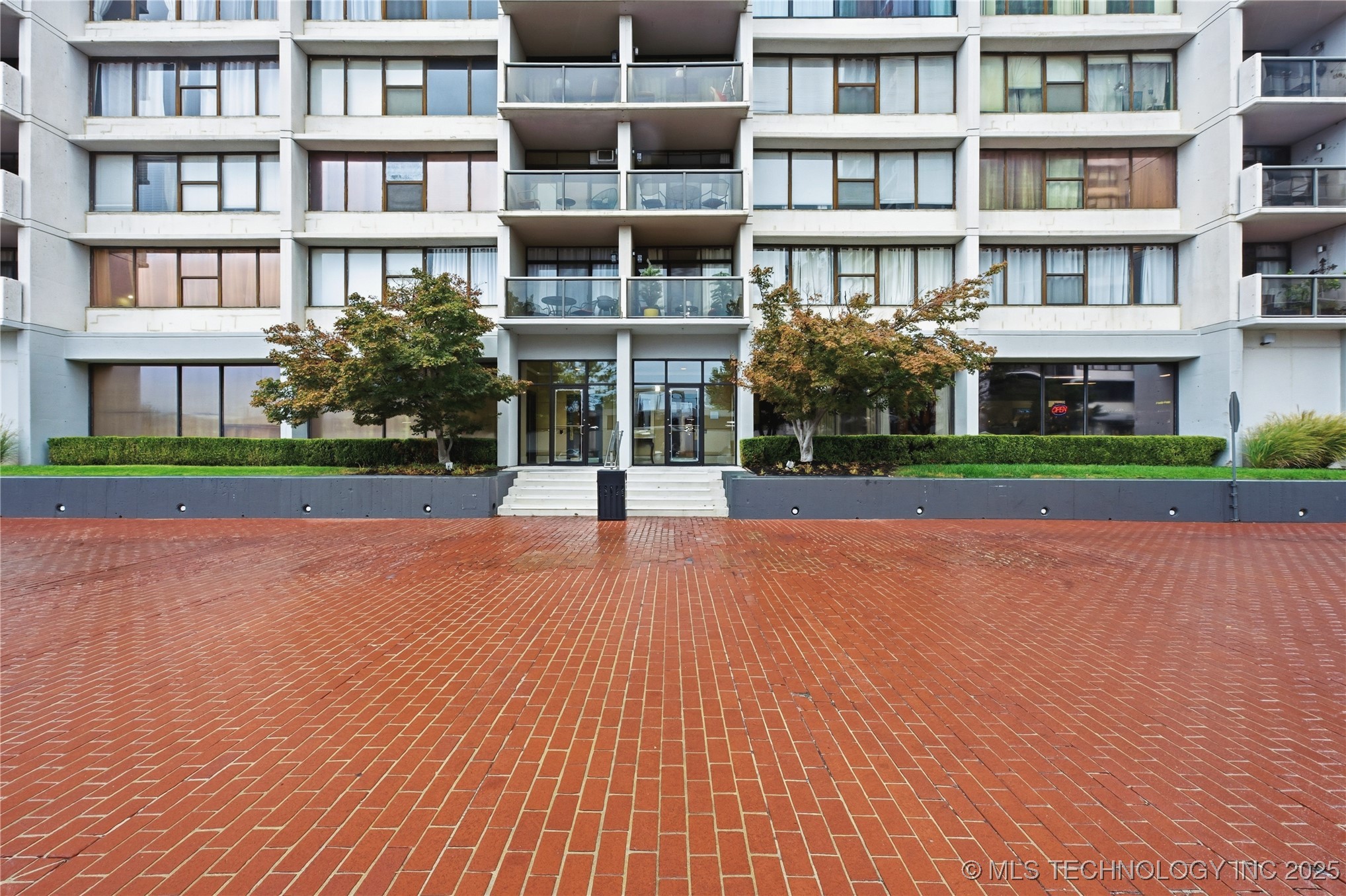 450 W 7th Street 710 Property Photo 1