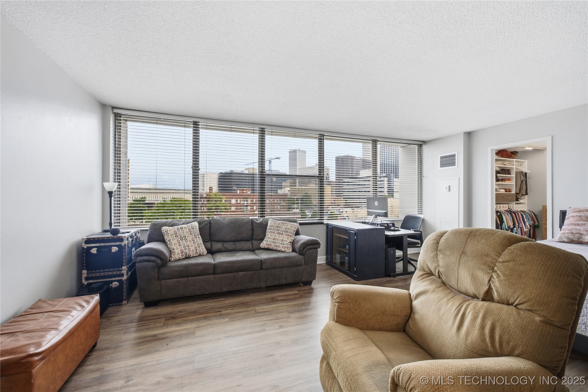 450 W 7th Street 710 Property Photo 7