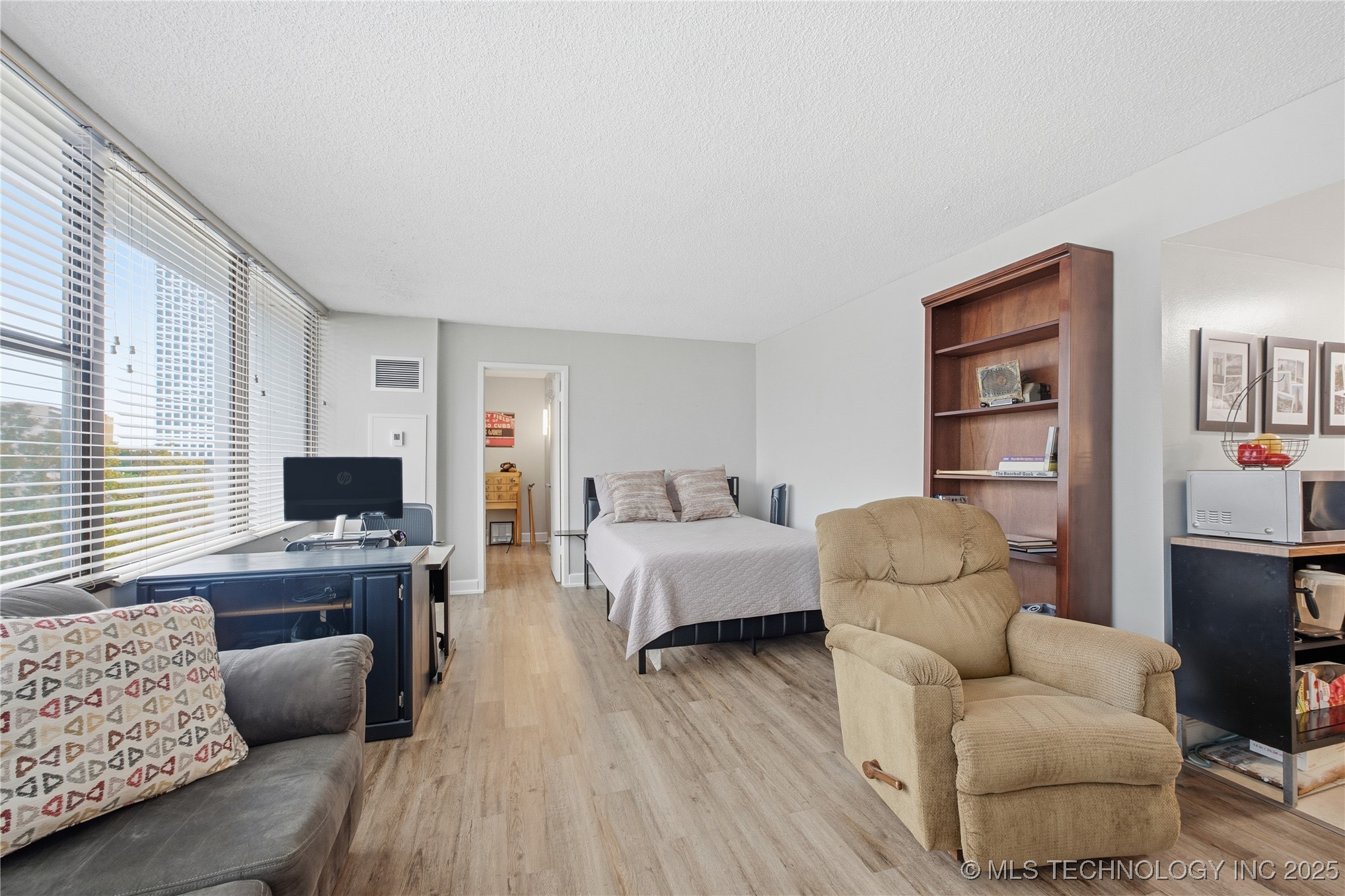 450 W 7th Street 710 Property Photo 8