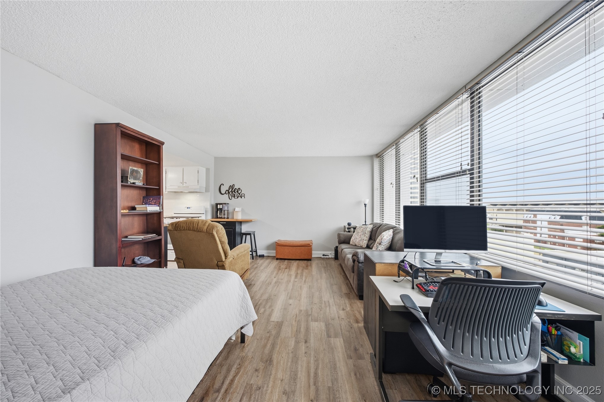 450 W 7th Street 710 Property Photo 9