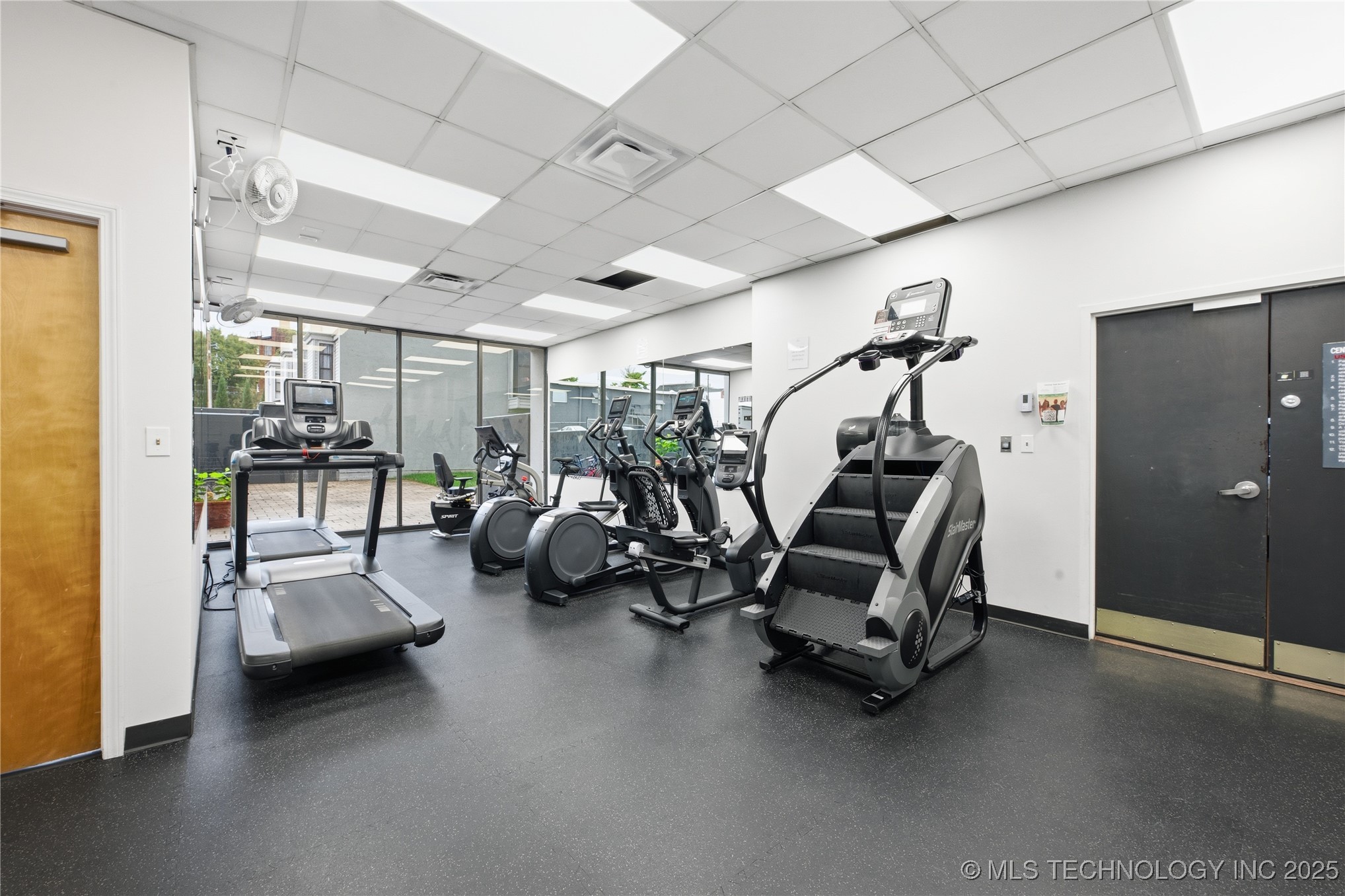 450 W 7th Street 710 Property Photo 14