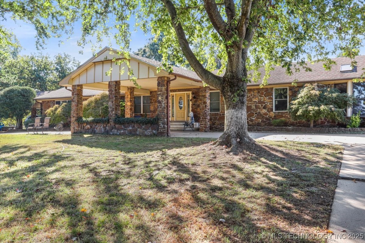 1804 E Hollow Oak Road Property Photo 3