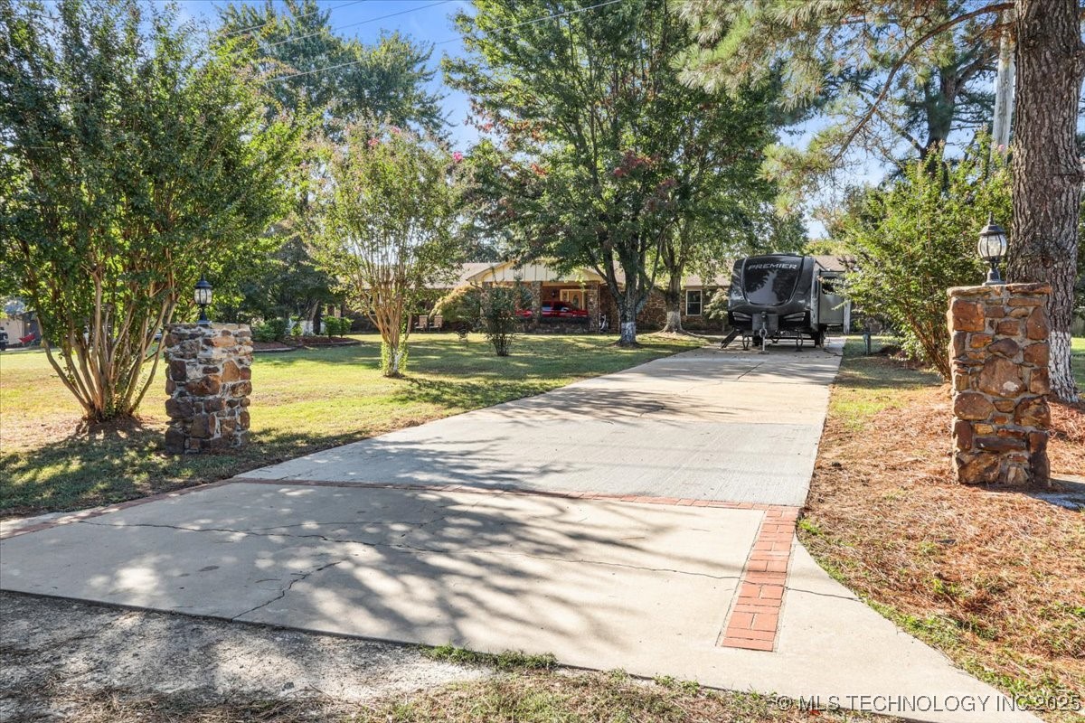 1804 E Hollow Oak Road Property Photo 8