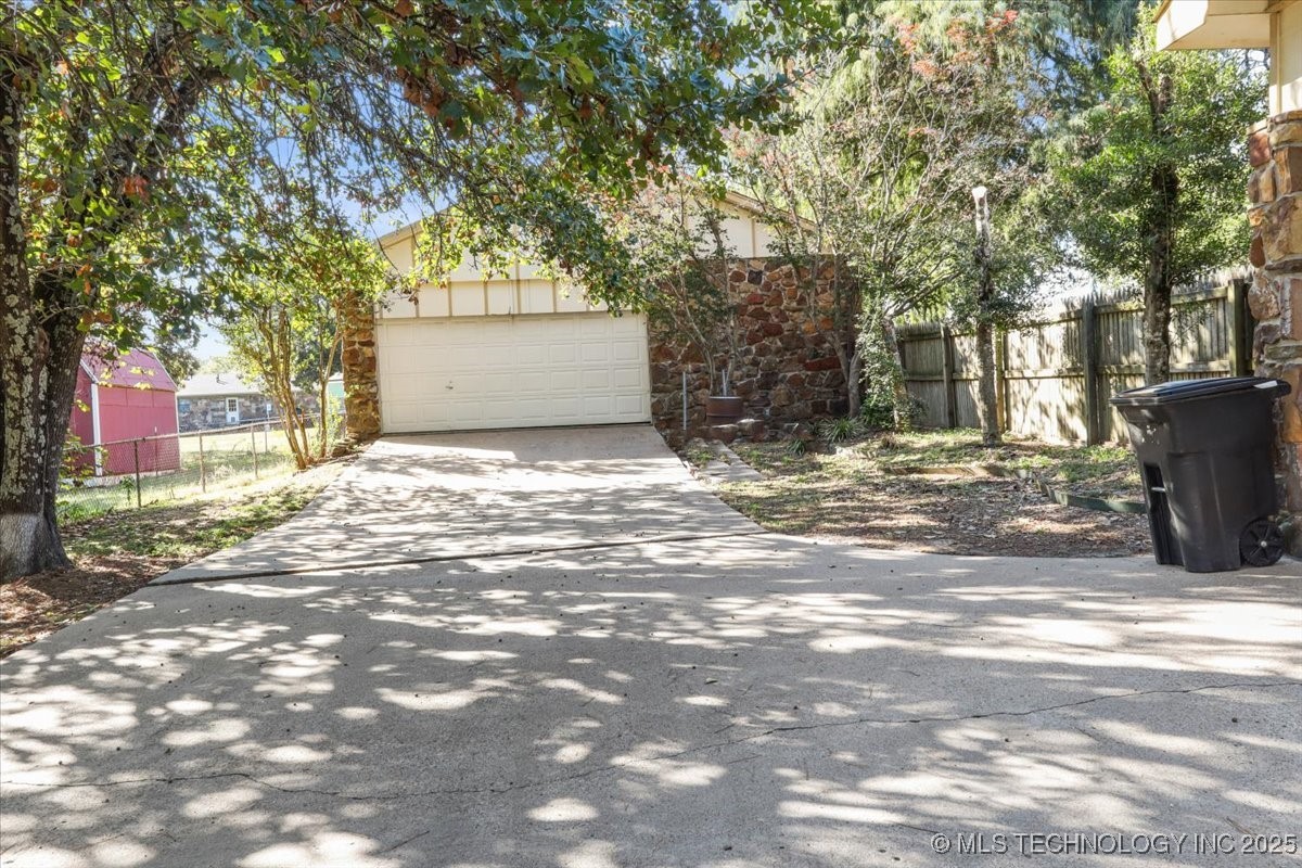 1804 E Hollow Oak Road Property Photo 11