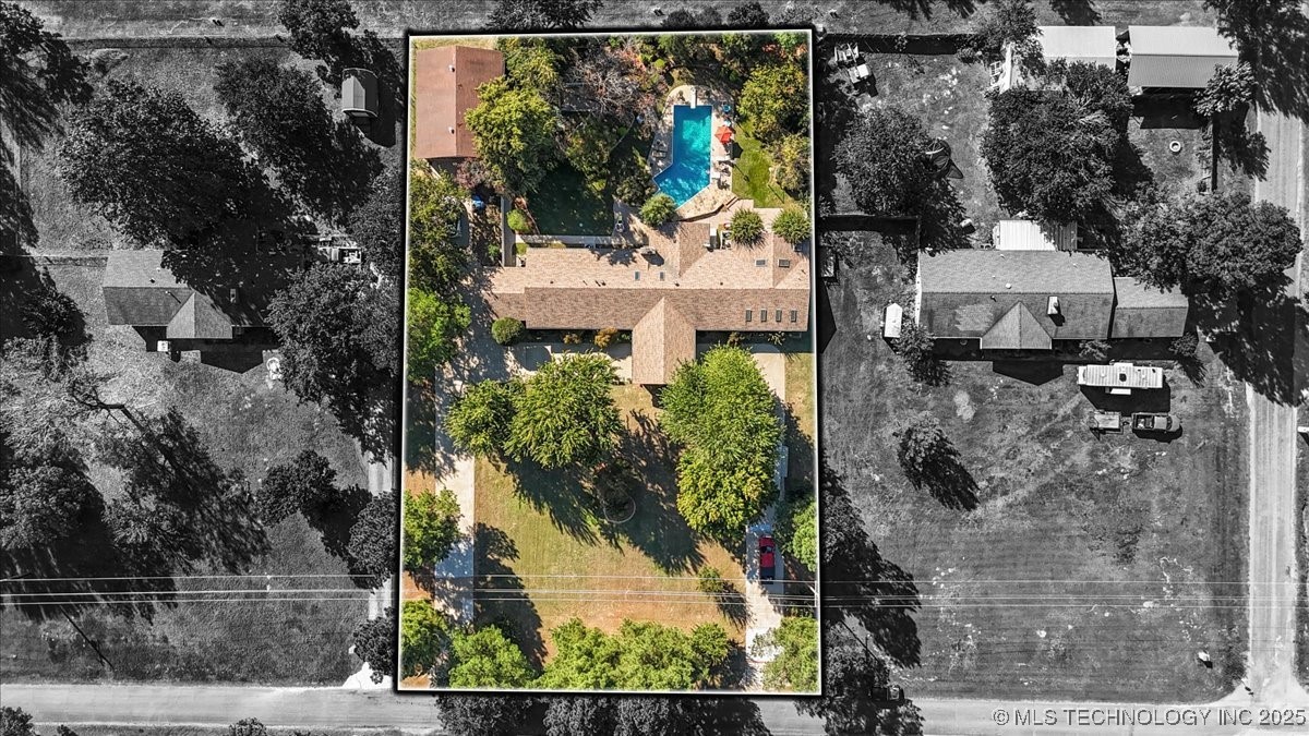 1804 E Hollow Oak Road Property Photo 14