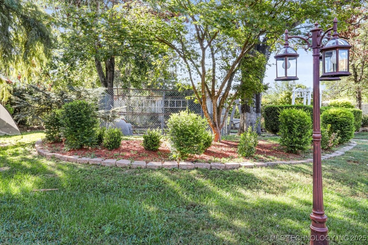 1804 E Hollow Oak Road Property Photo 16