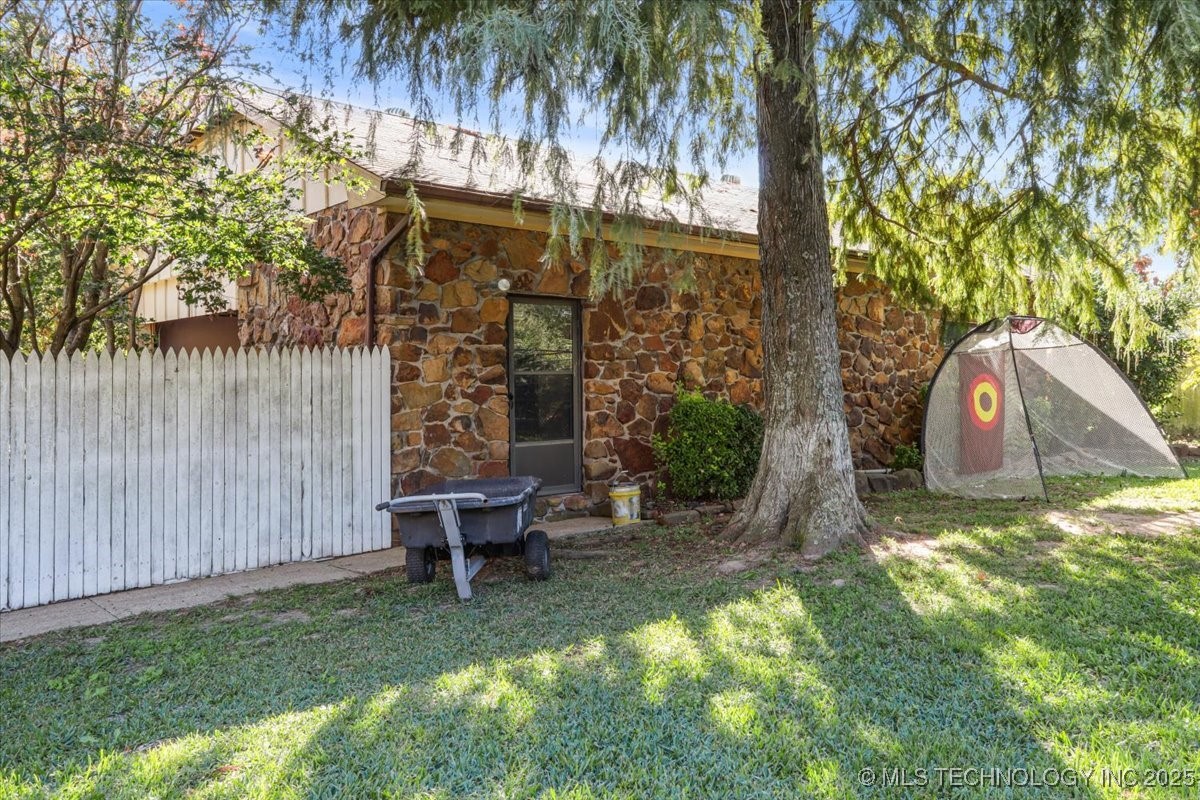 1804 E Hollow Oak Road Property Photo 17