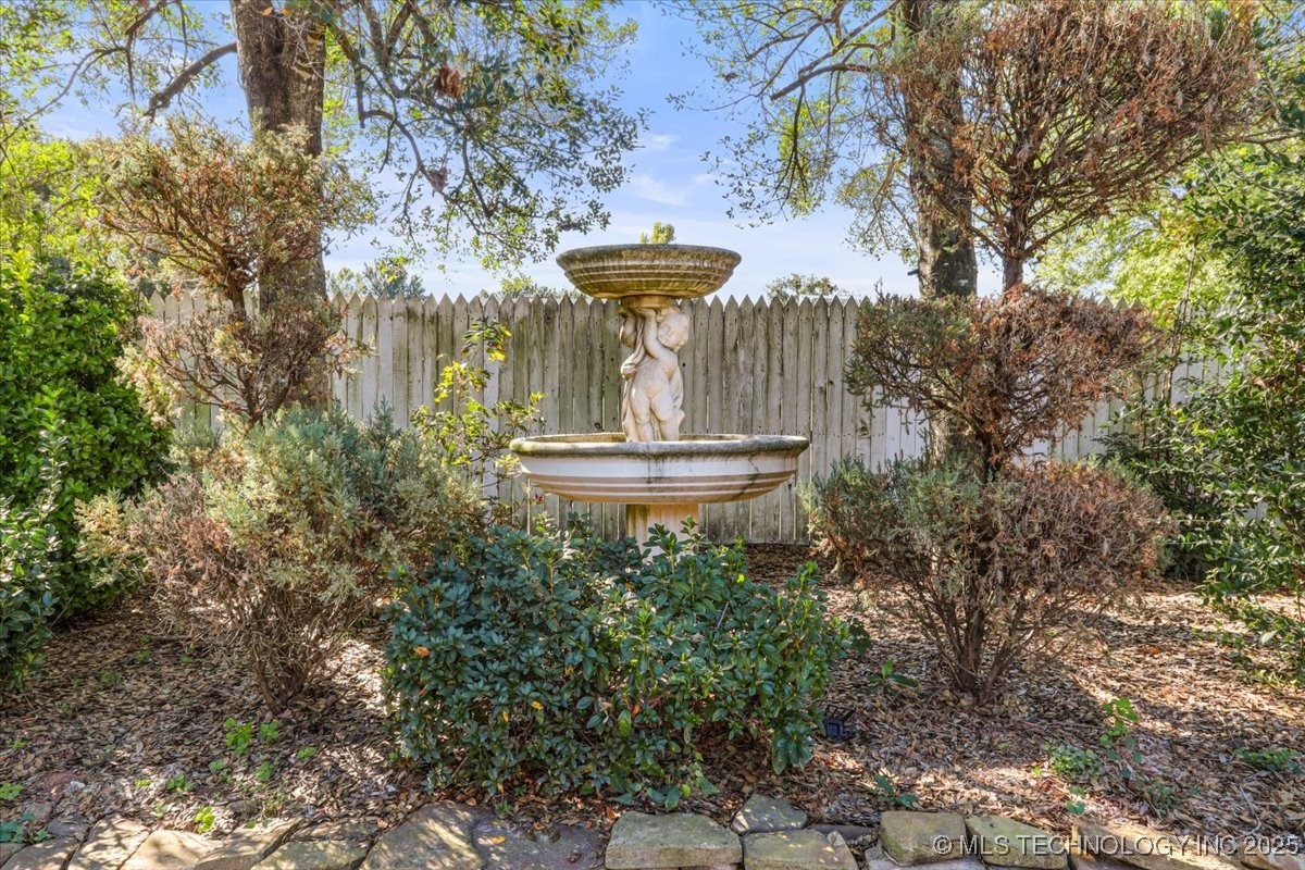 1804 E Hollow Oak Road Property Photo 24