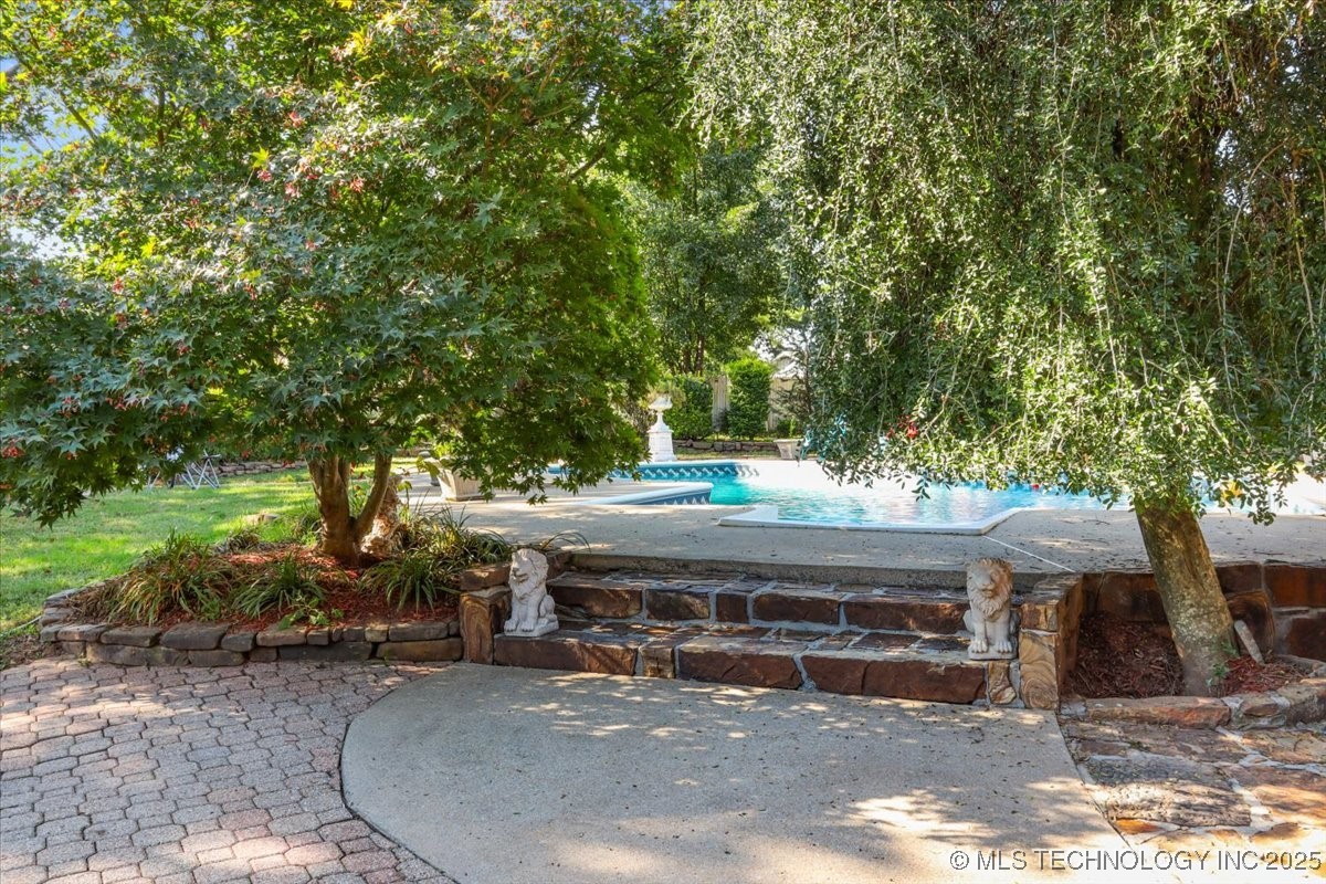 1804 E Hollow Oak Road Property Photo 28