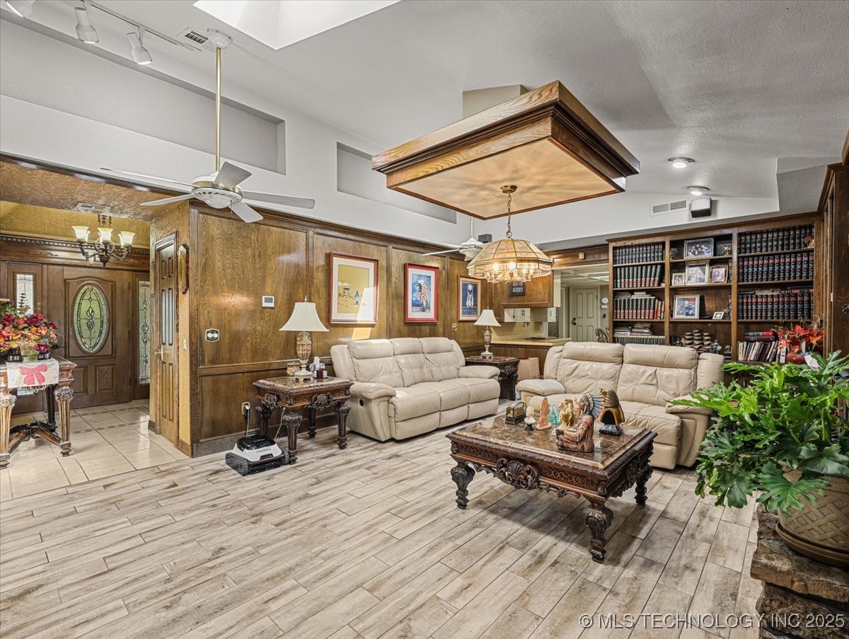 1804 E Hollow Oak Road Property Photo 54