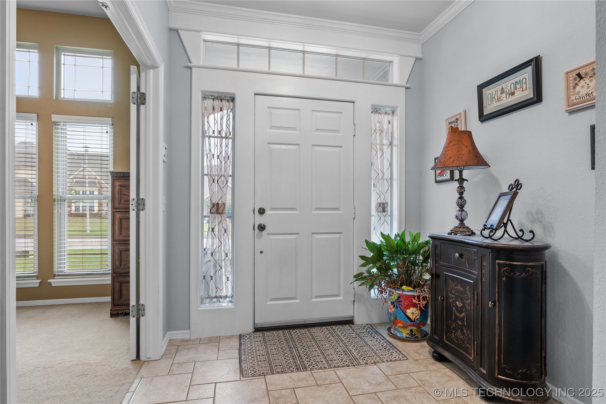 2429 S Umbrella Avenue Property Photo 6