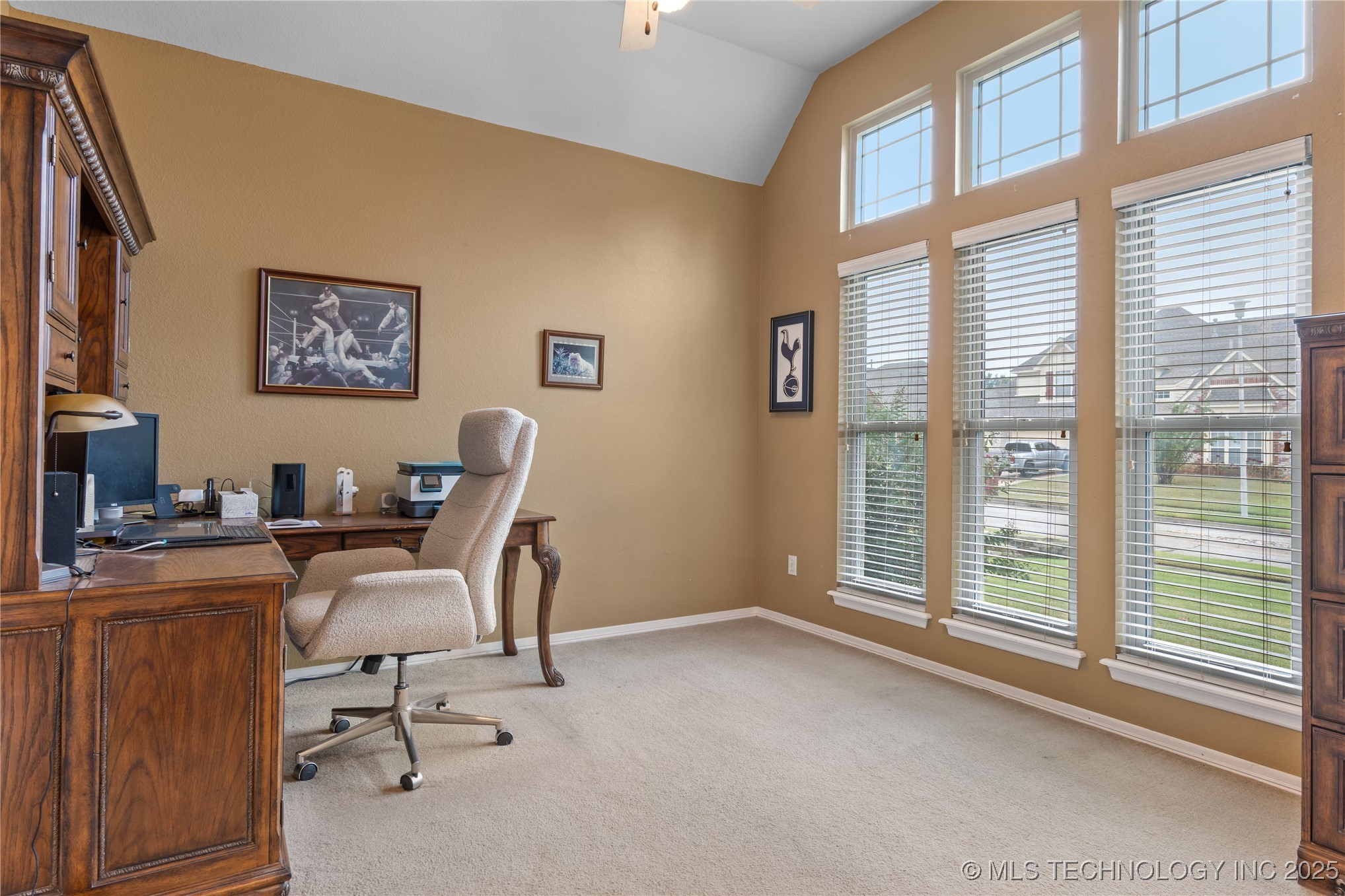 2429 S Umbrella Avenue Property Photo 7