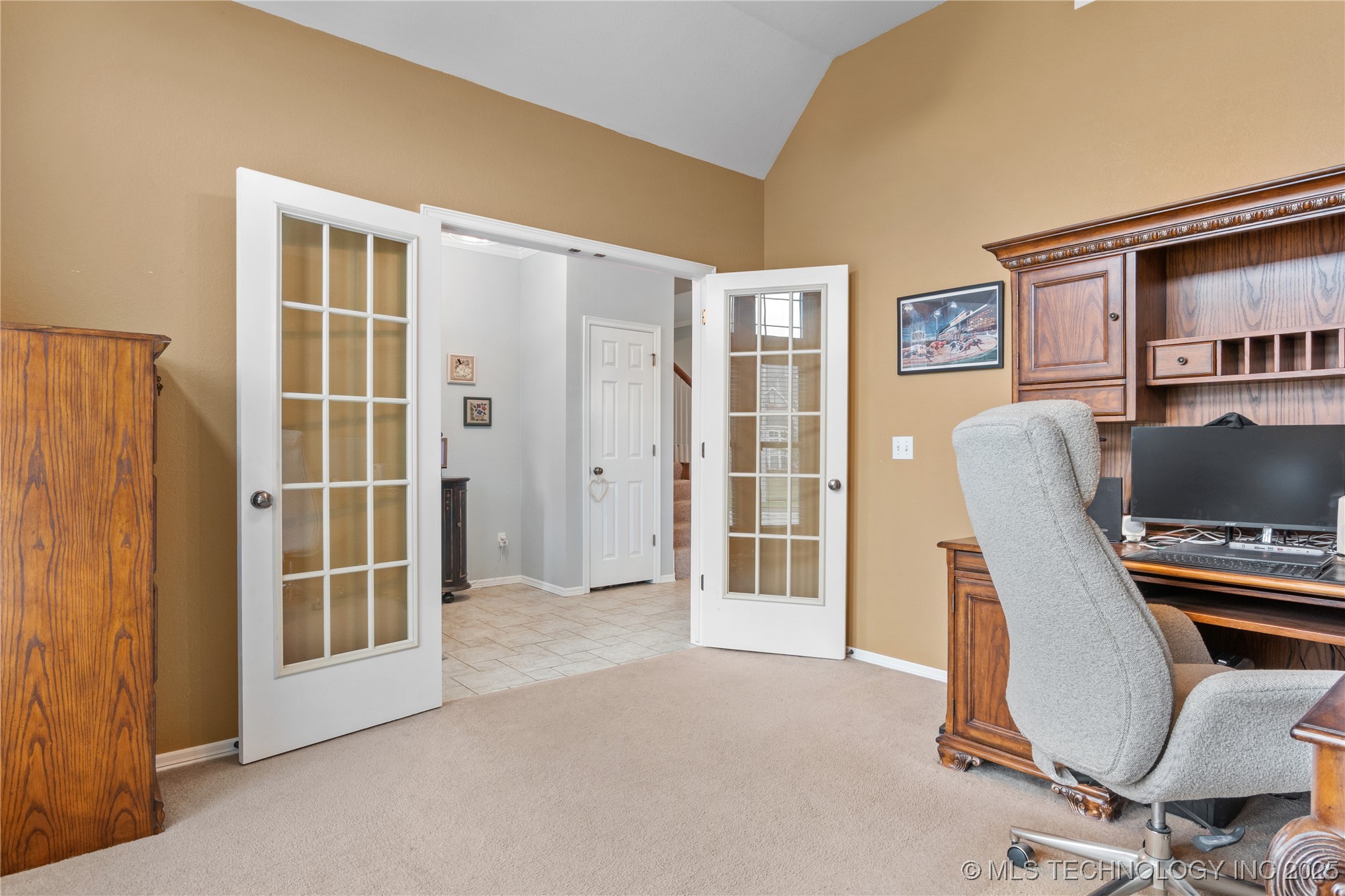 2429 S Umbrella Avenue Property Photo 8