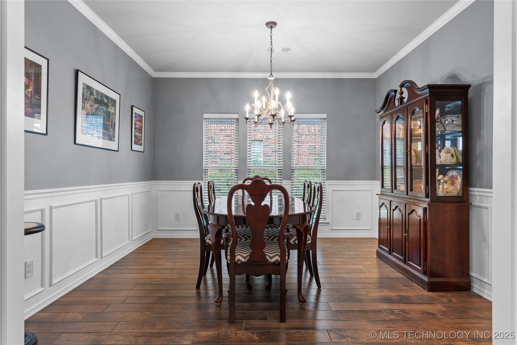 2429 S Umbrella Avenue Property Photo 10