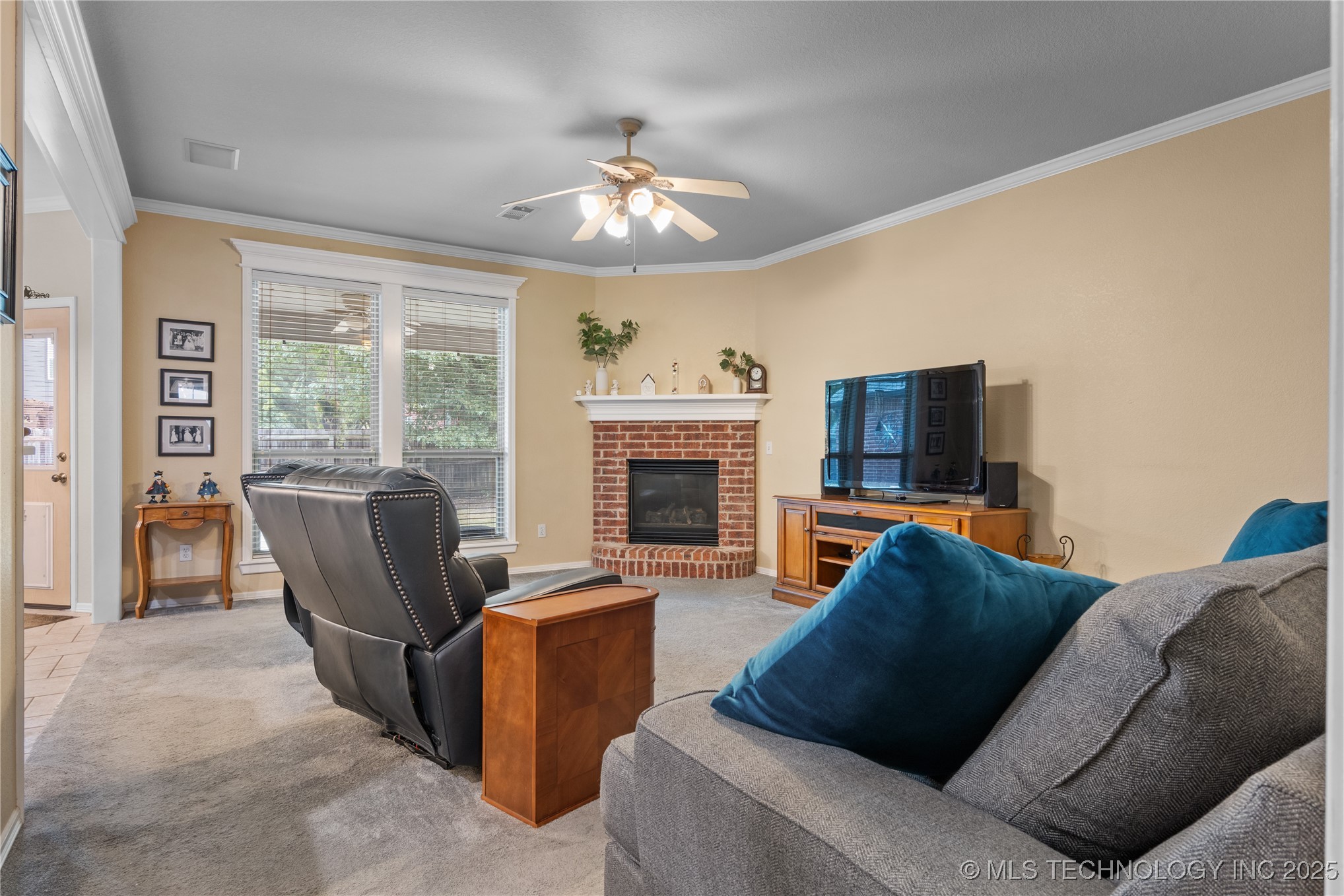 2429 S Umbrella Avenue Property Photo 12