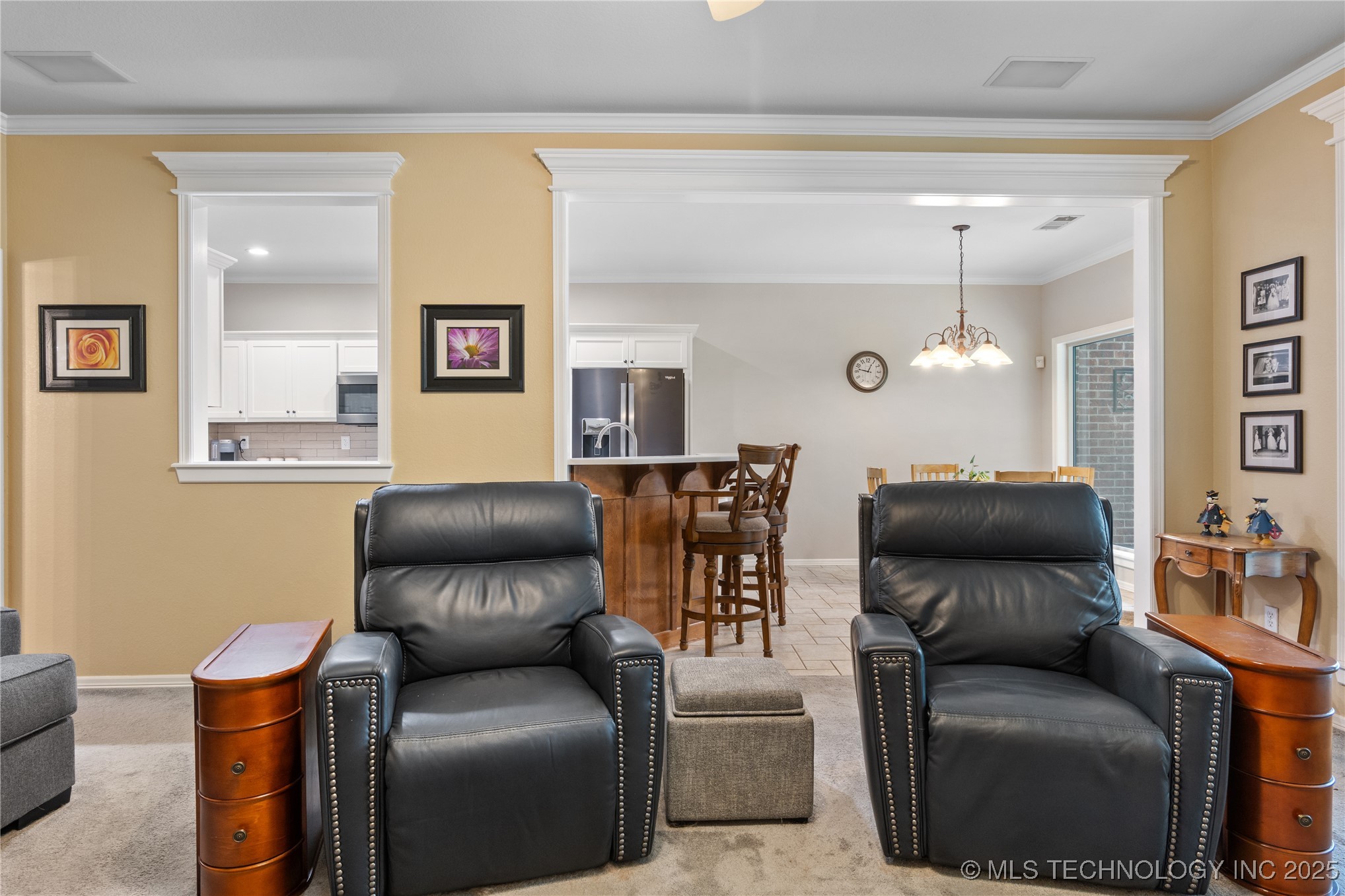 2429 S Umbrella Avenue Property Photo 13