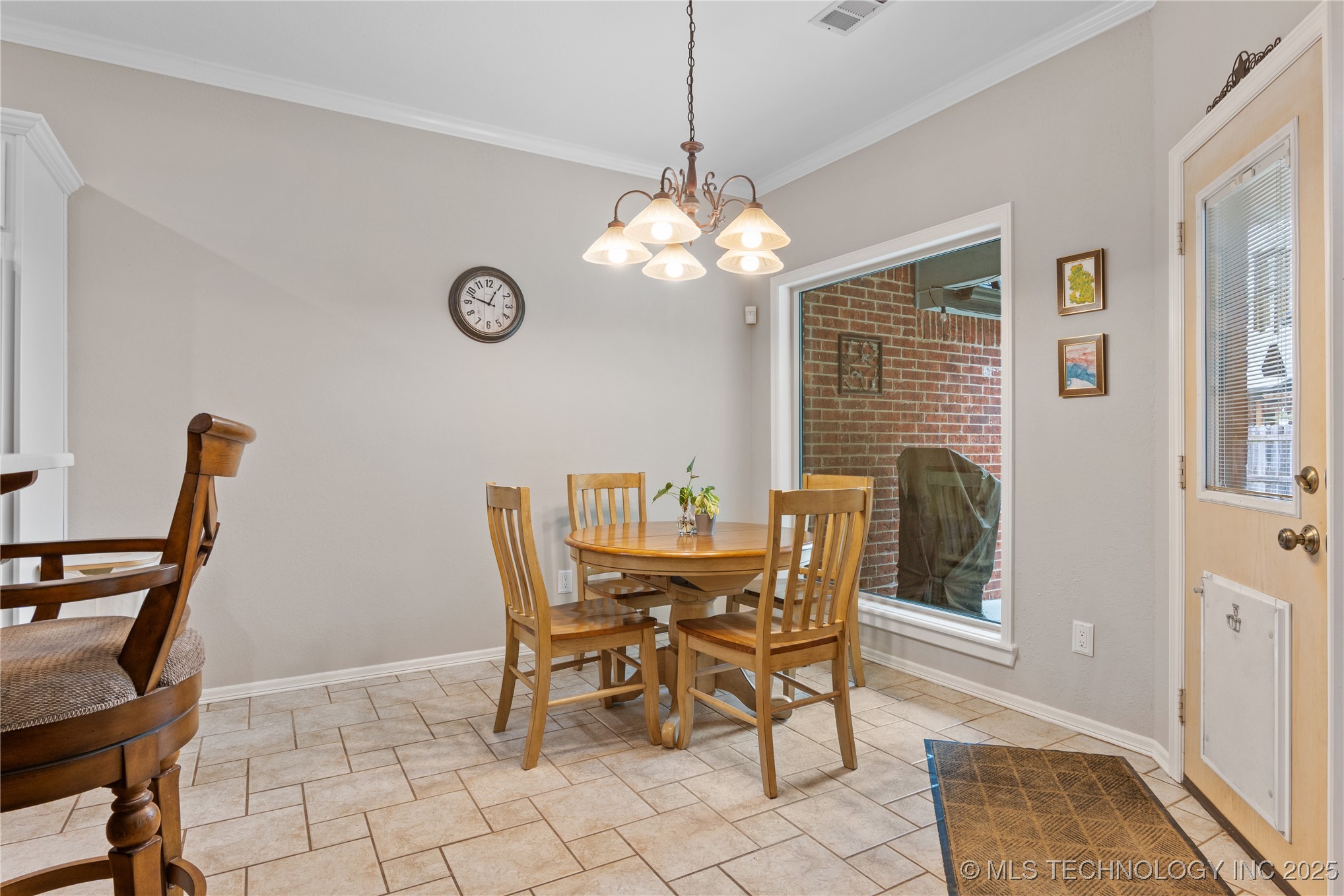 2429 S Umbrella Avenue Property Photo 14