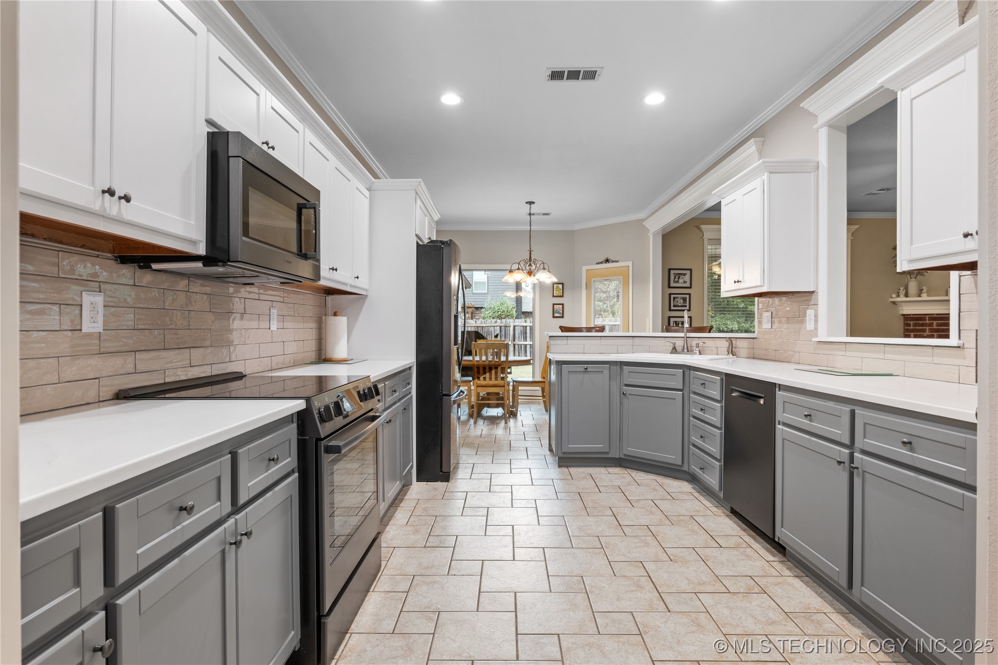 2429 S Umbrella Avenue Property Photo 17