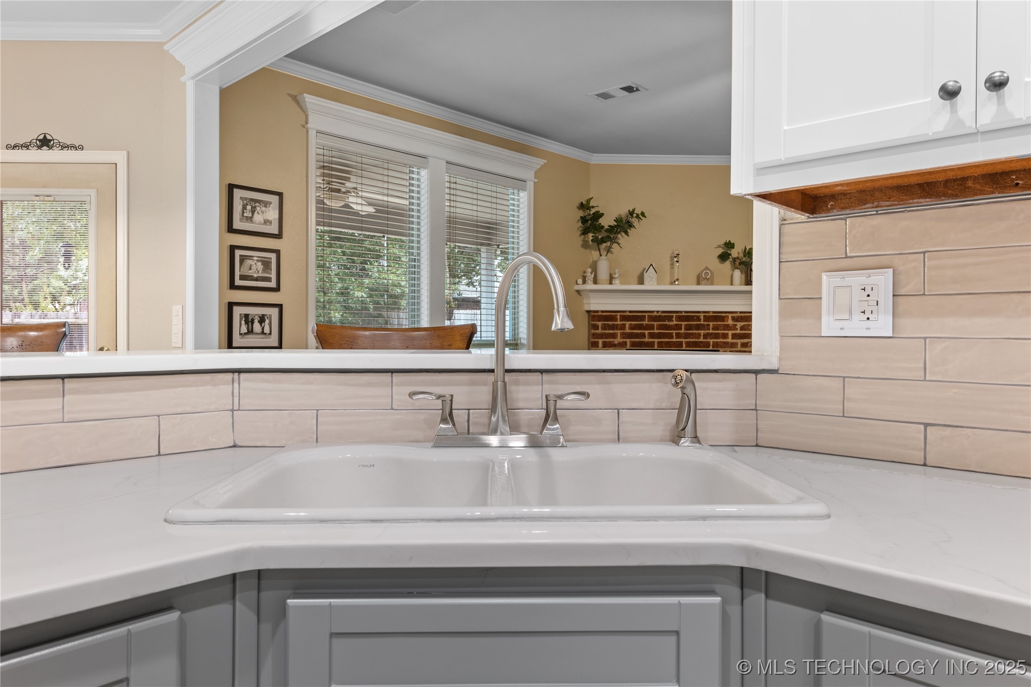 2429 S Umbrella Avenue Property Photo 19