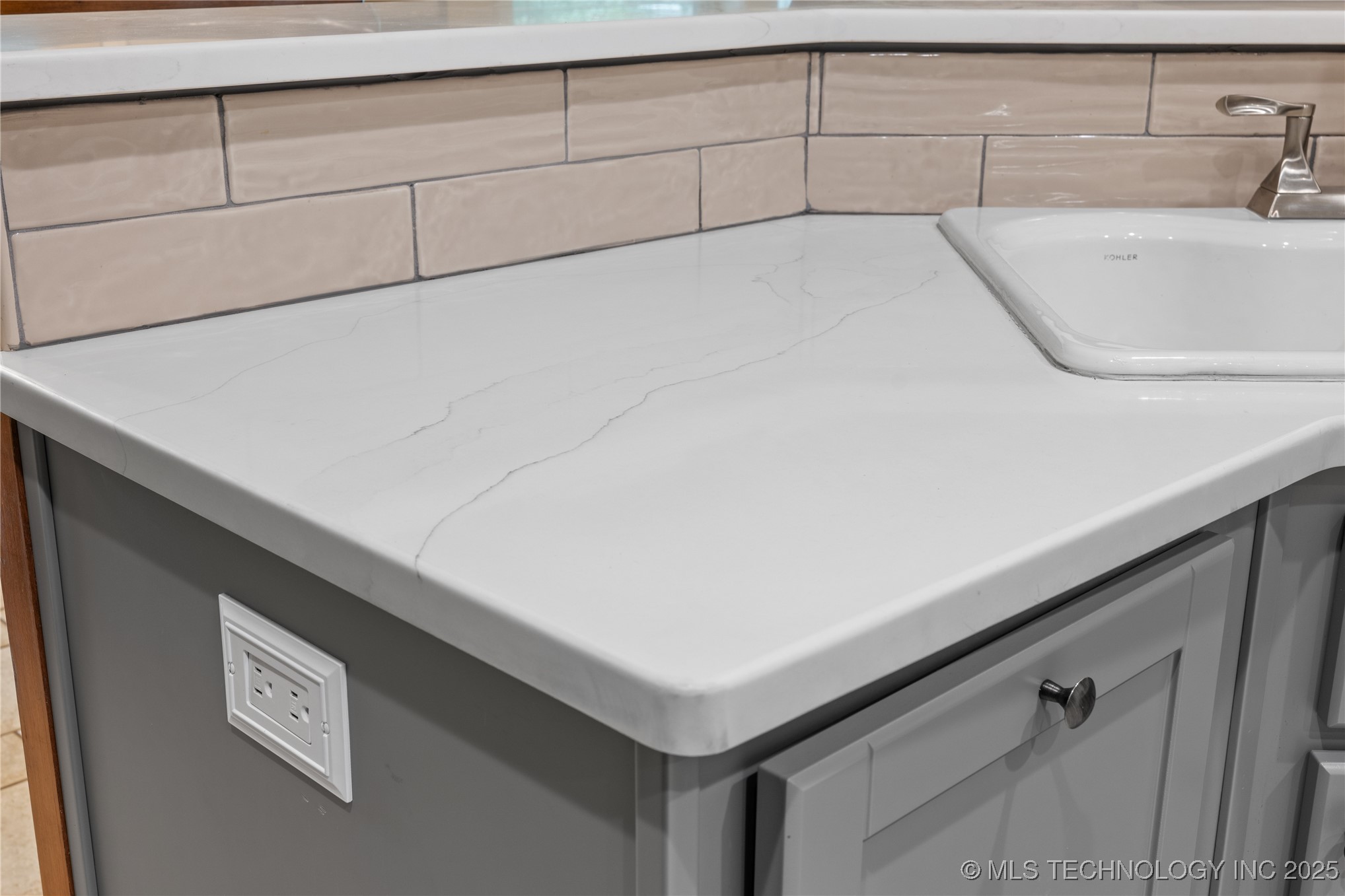 2429 S Umbrella Avenue Property Photo 20