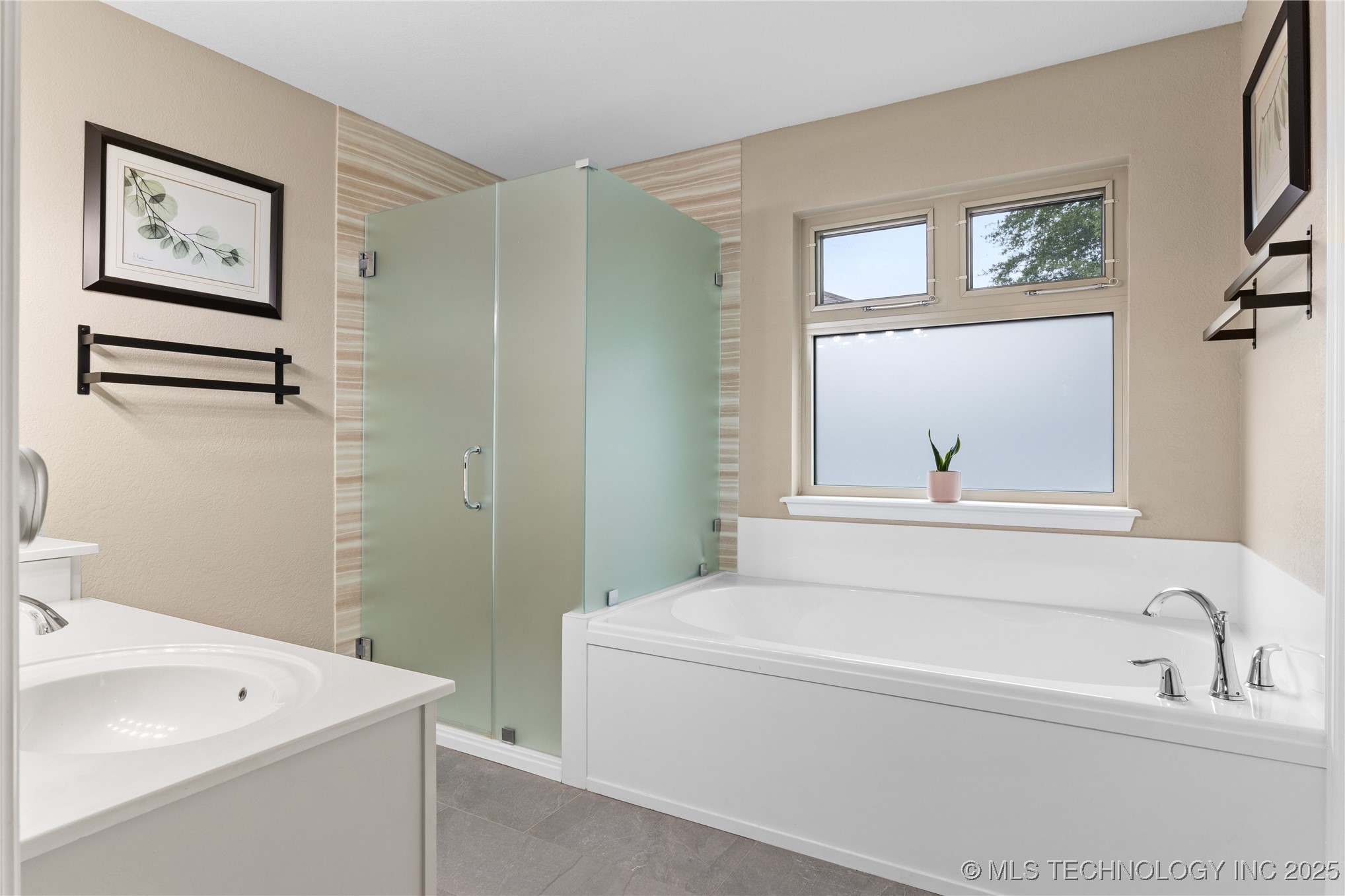 2429 S Umbrella Avenue Property Photo 24