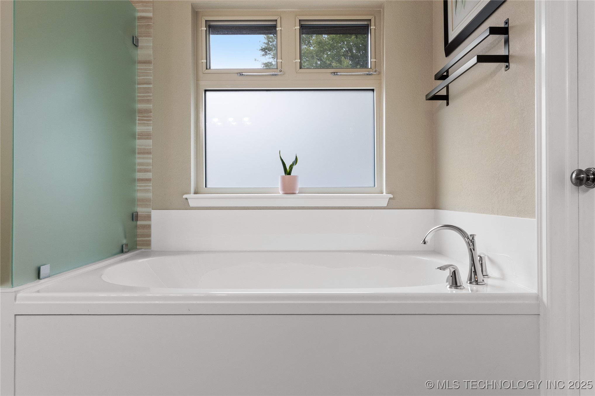 2429 S Umbrella Avenue Property Photo 27