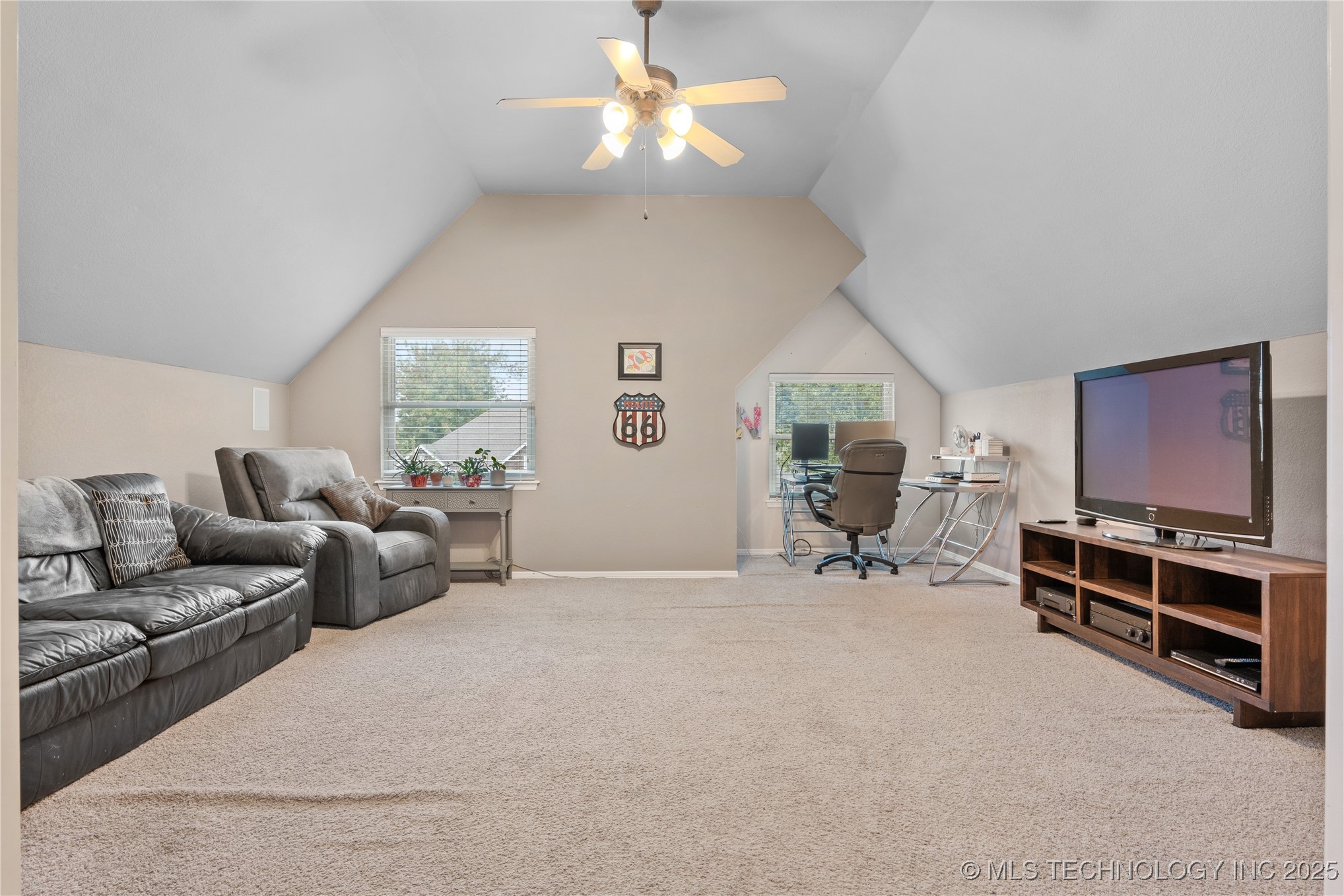 2429 S Umbrella Avenue Property Photo 37