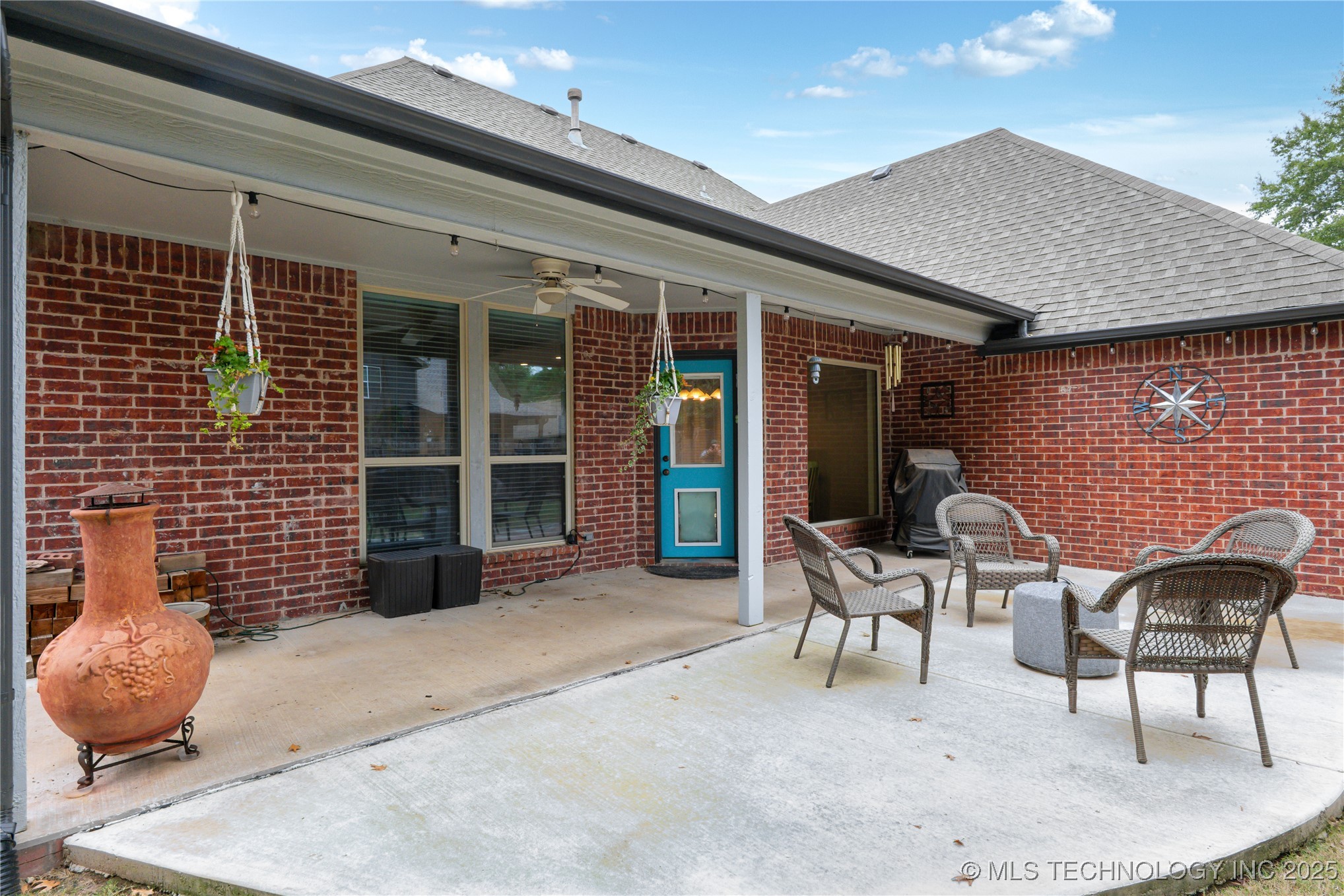 2429 S Umbrella Avenue Property Photo 39