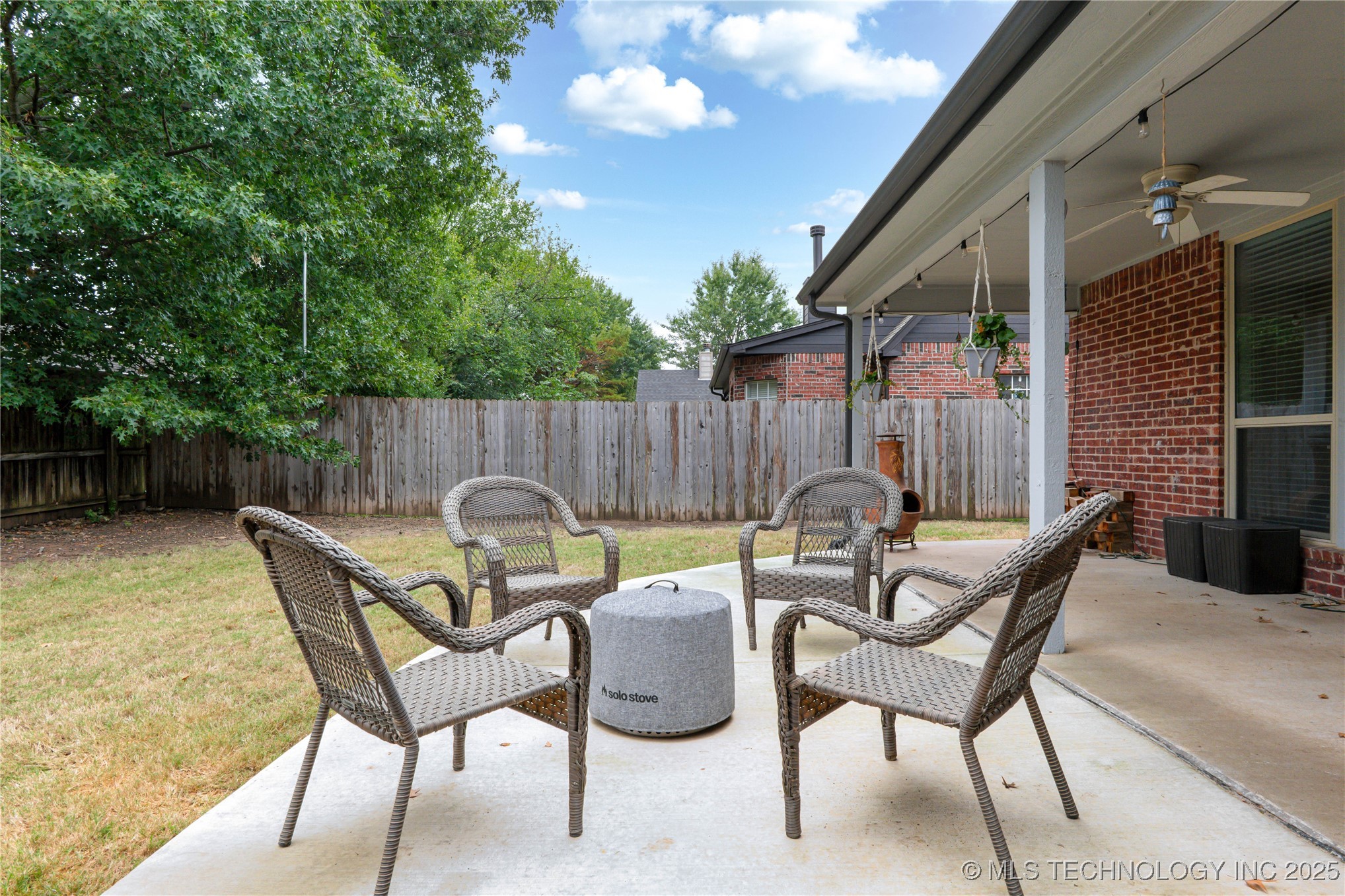 2429 S Umbrella Avenue Property Photo 40