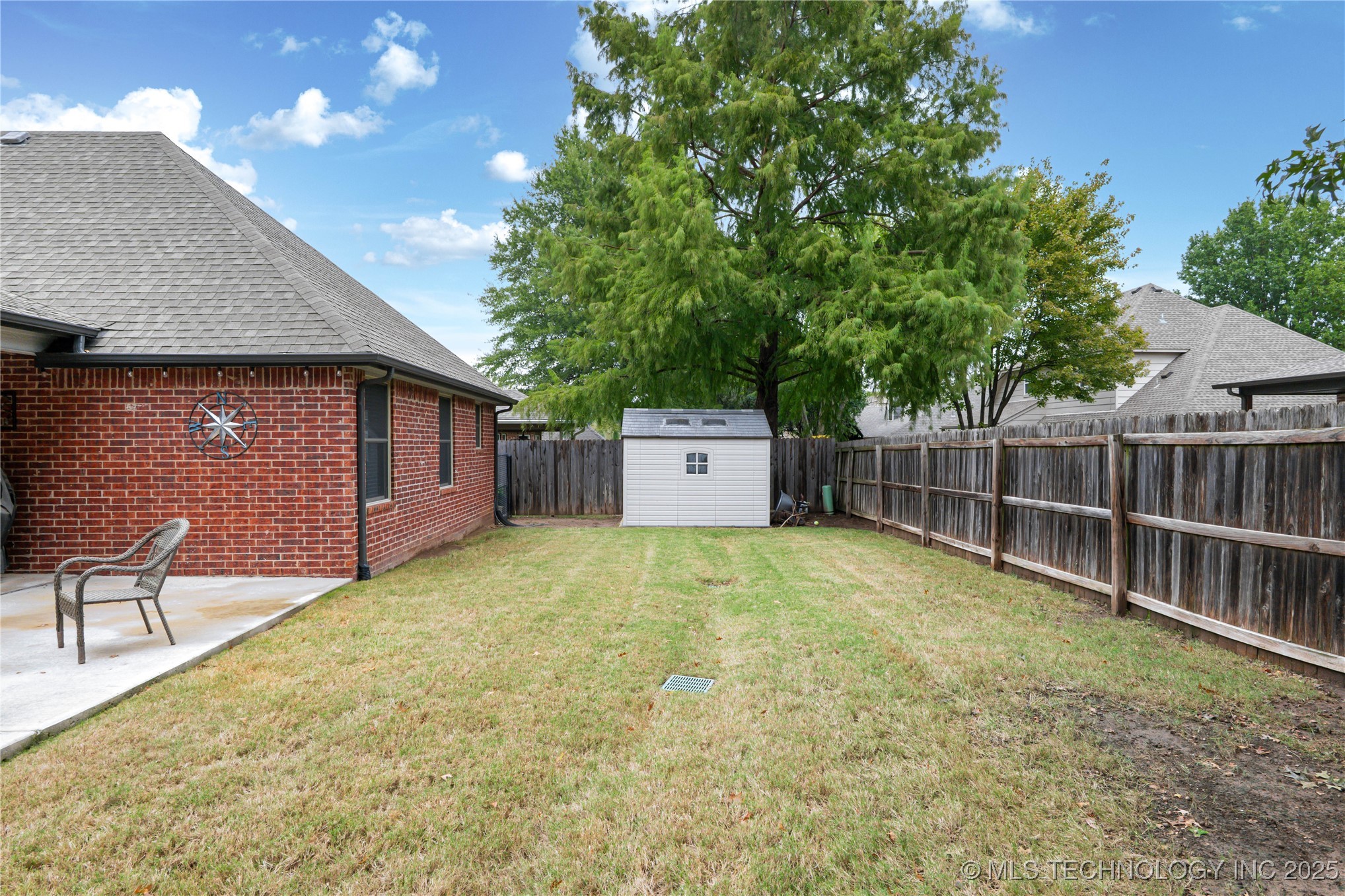 2429 S Umbrella Avenue Property Photo 42
