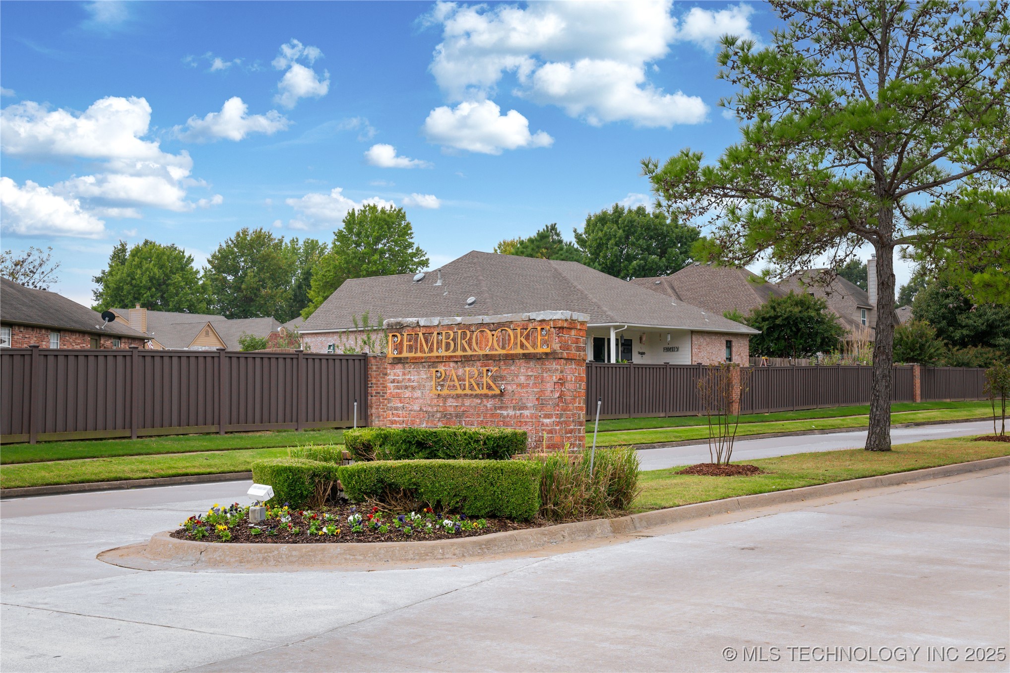 2429 S Umbrella Avenue Property Photo 43