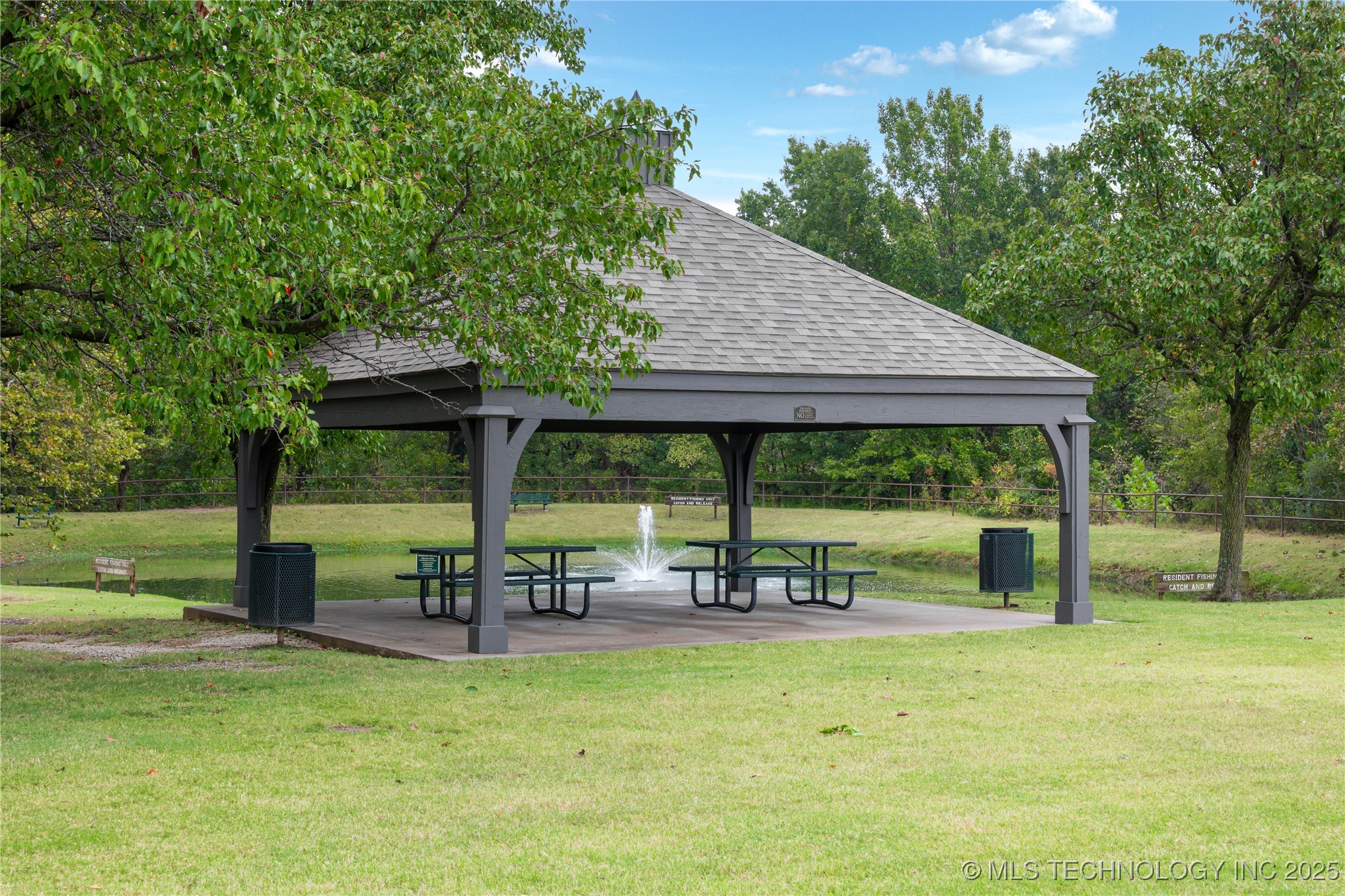 2429 S Umbrella Avenue Property Photo 45