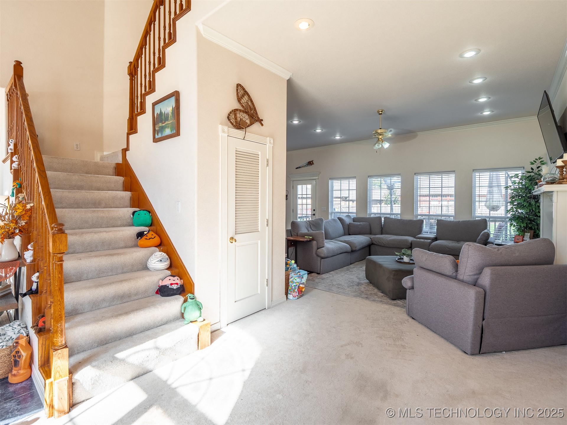 33 River Oaks Property Photo 6