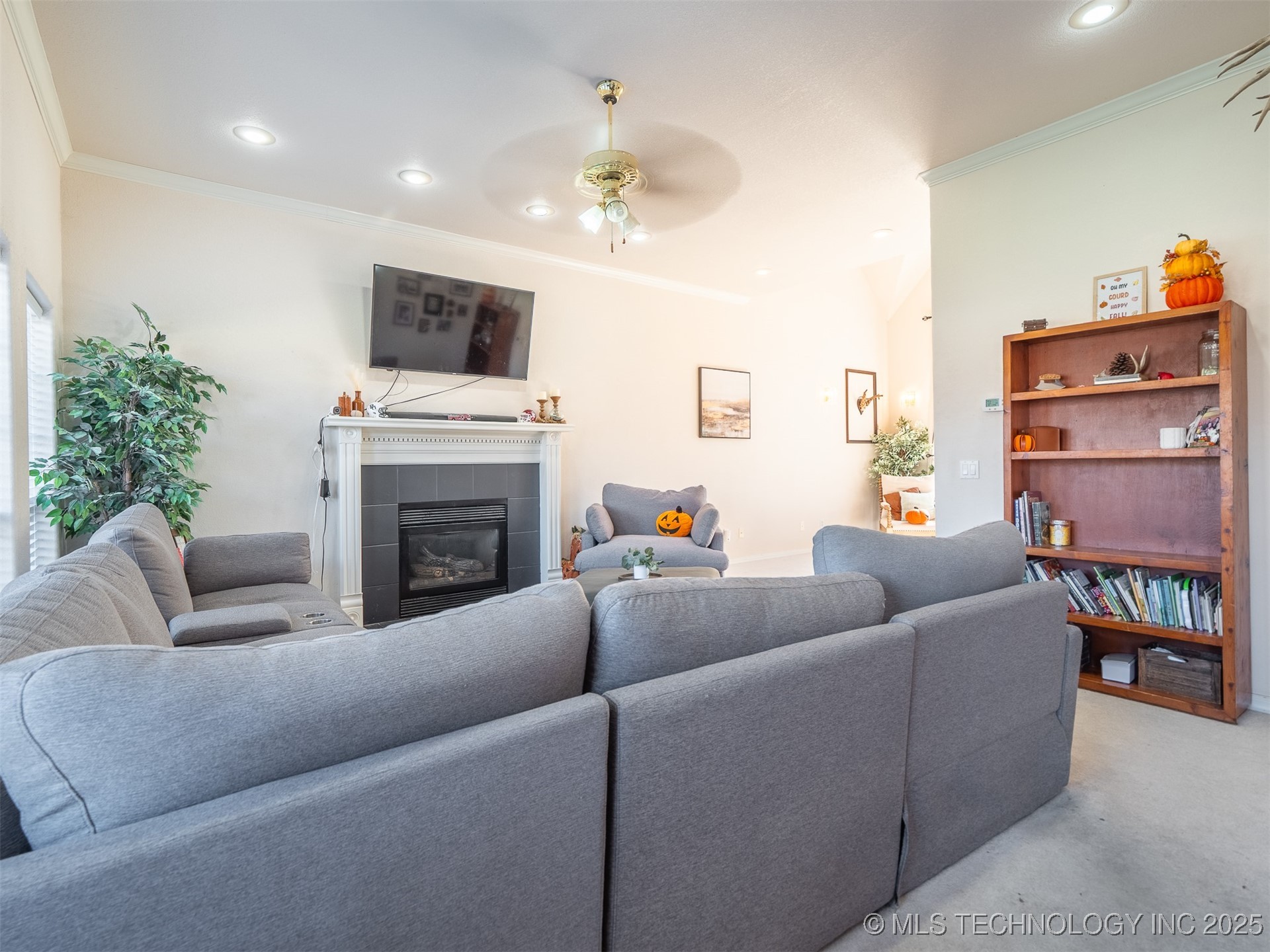 33 River Oaks Property Photo 10