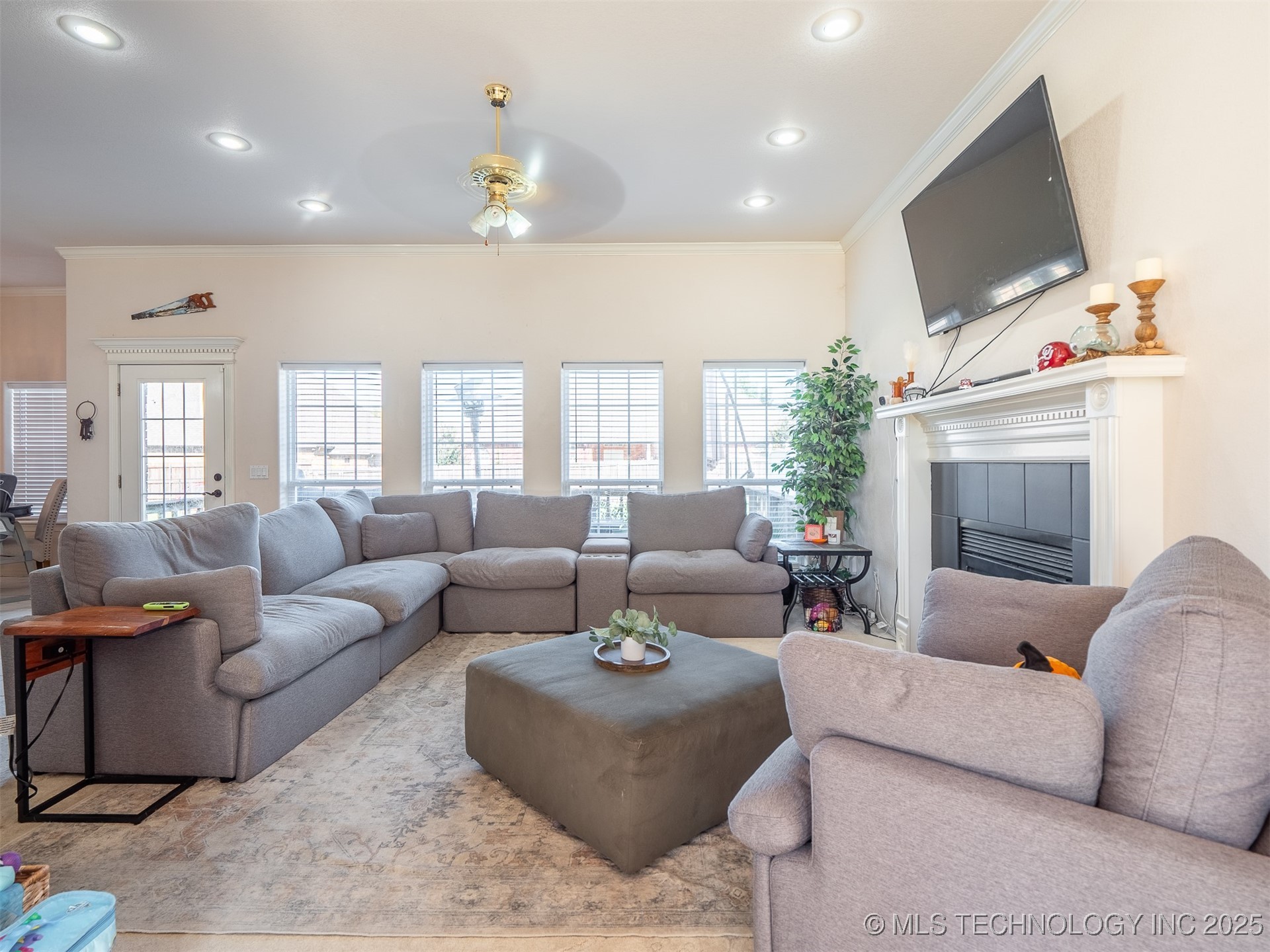 33 River Oaks Property Photo 12