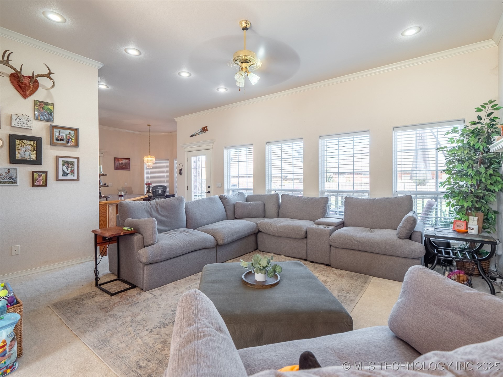 33 River Oaks Property Photo 13