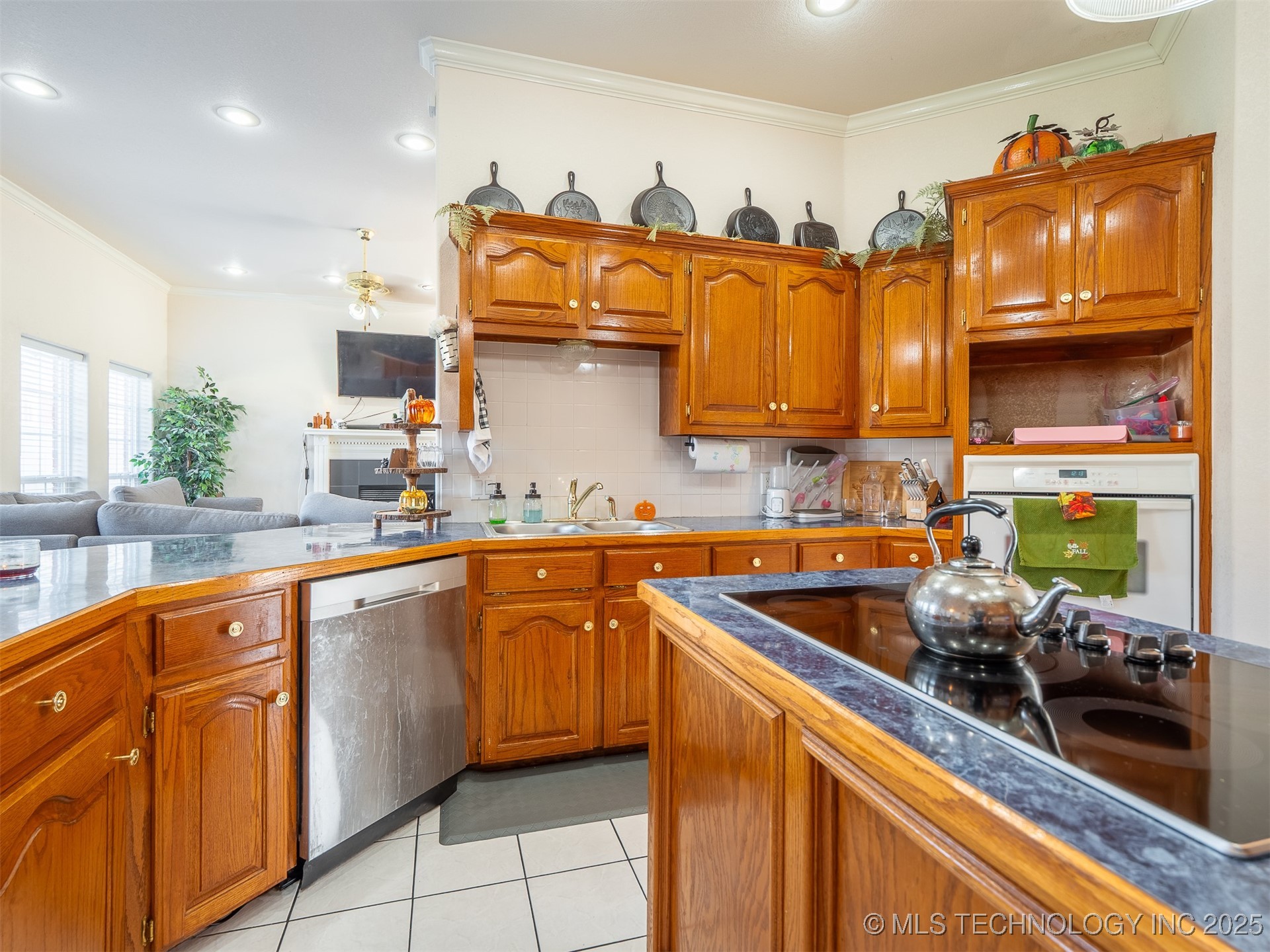 33 River Oaks Property Photo 18