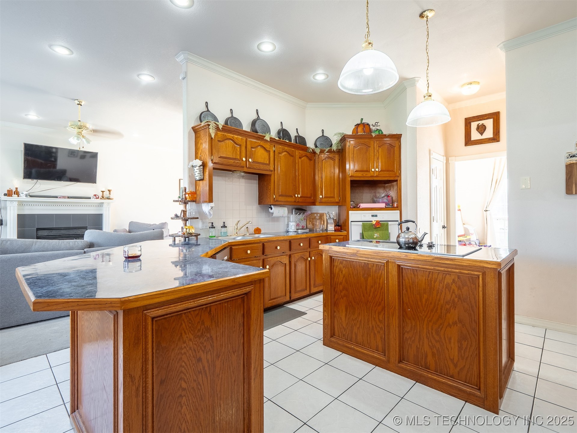 33 River Oaks Property Photo 22