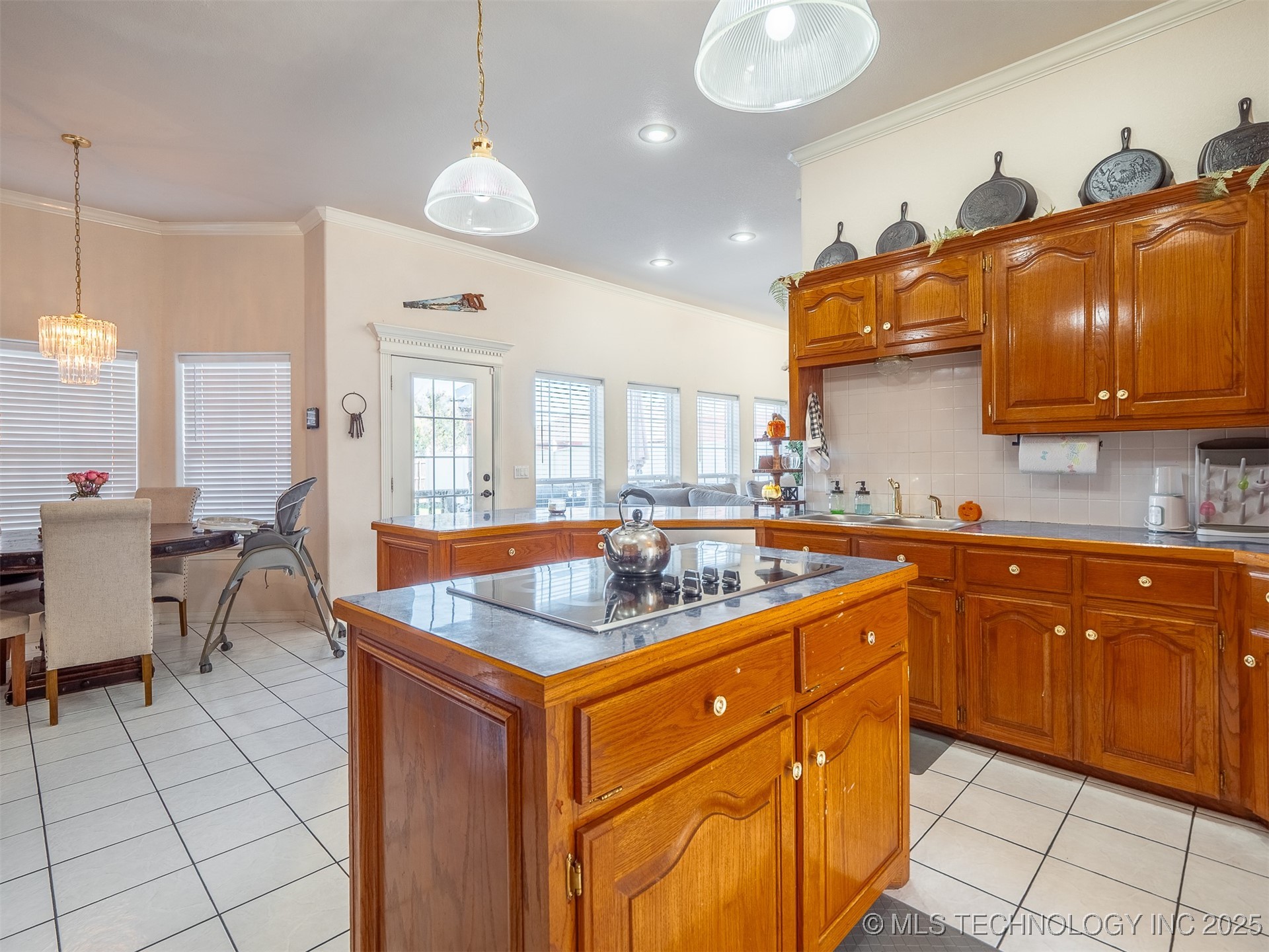 33 River Oaks Property Photo 23