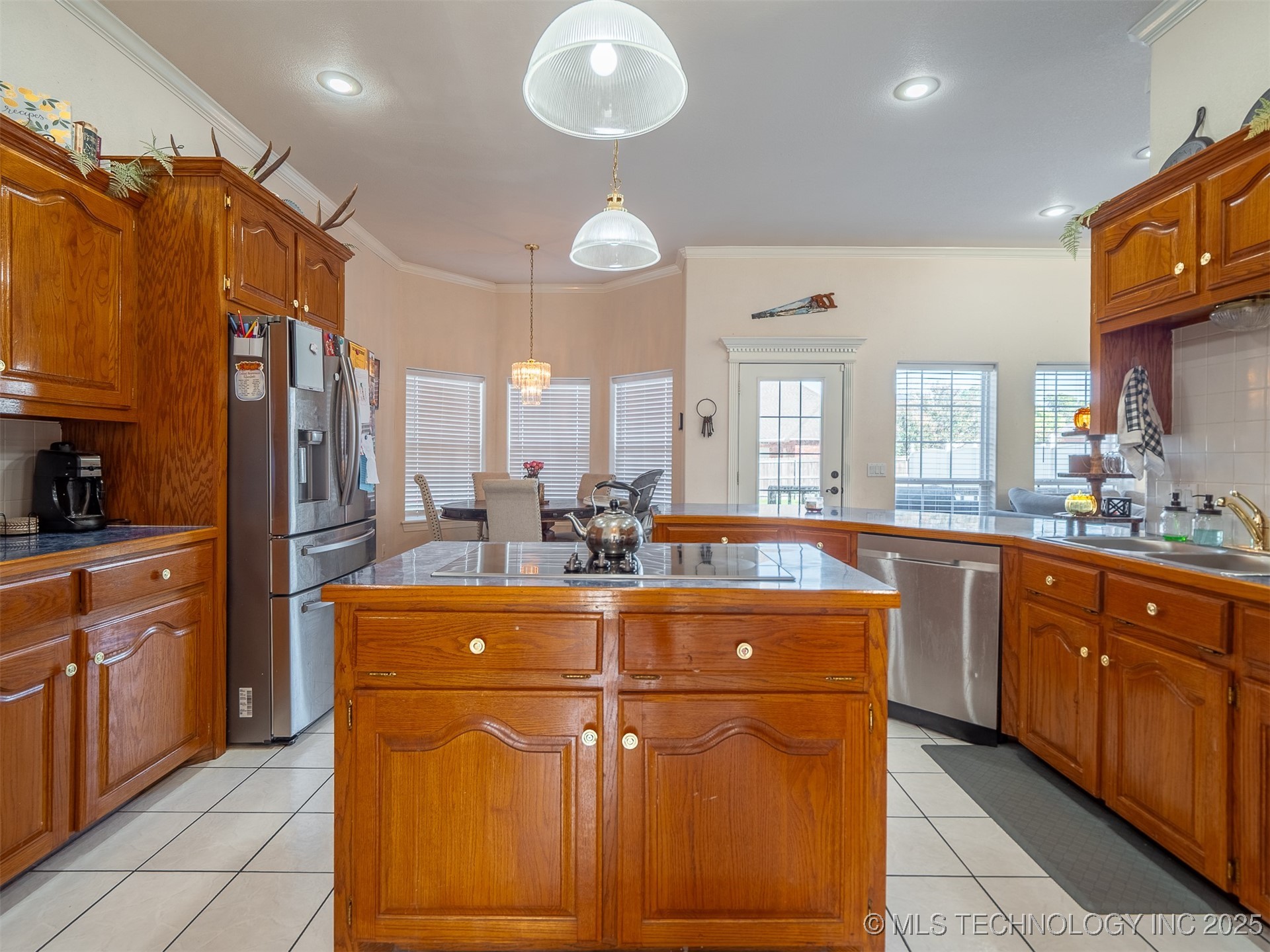 33 River Oaks Property Photo 24