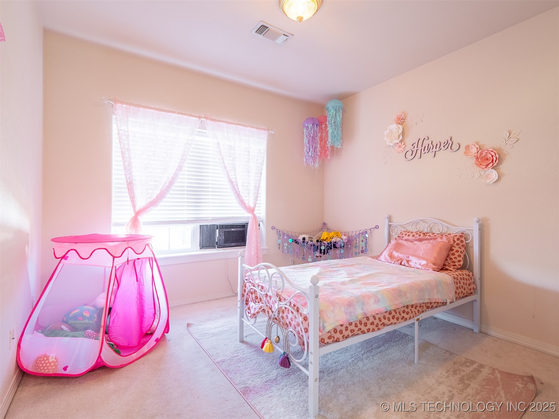 33 River Oaks Property Photo 32